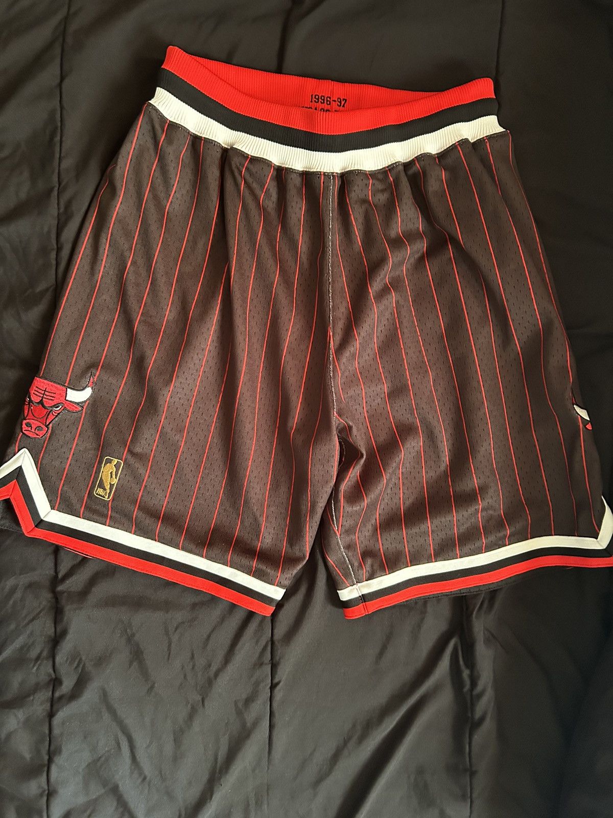 Mitchell & Ness Authentic Mitchell&ness Chicago bulls 96-97 away alt shorts Size US 40 / EU 56 - 1 Thumbnail