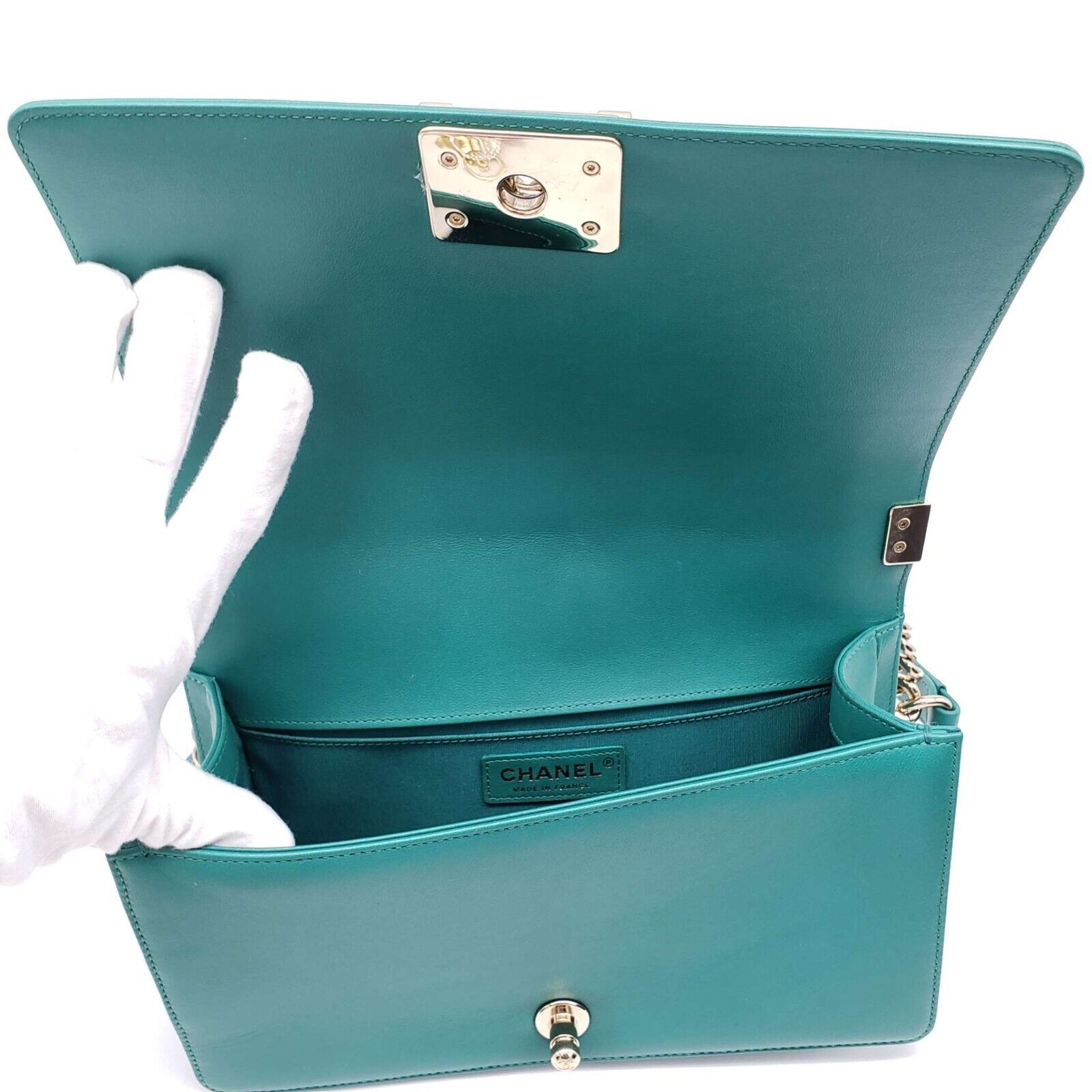 Chanel Authentic CHANEL Boy Green Leather Shoulder Bag 2650-080524 Size ONE SIZE - 16 Thumbnail