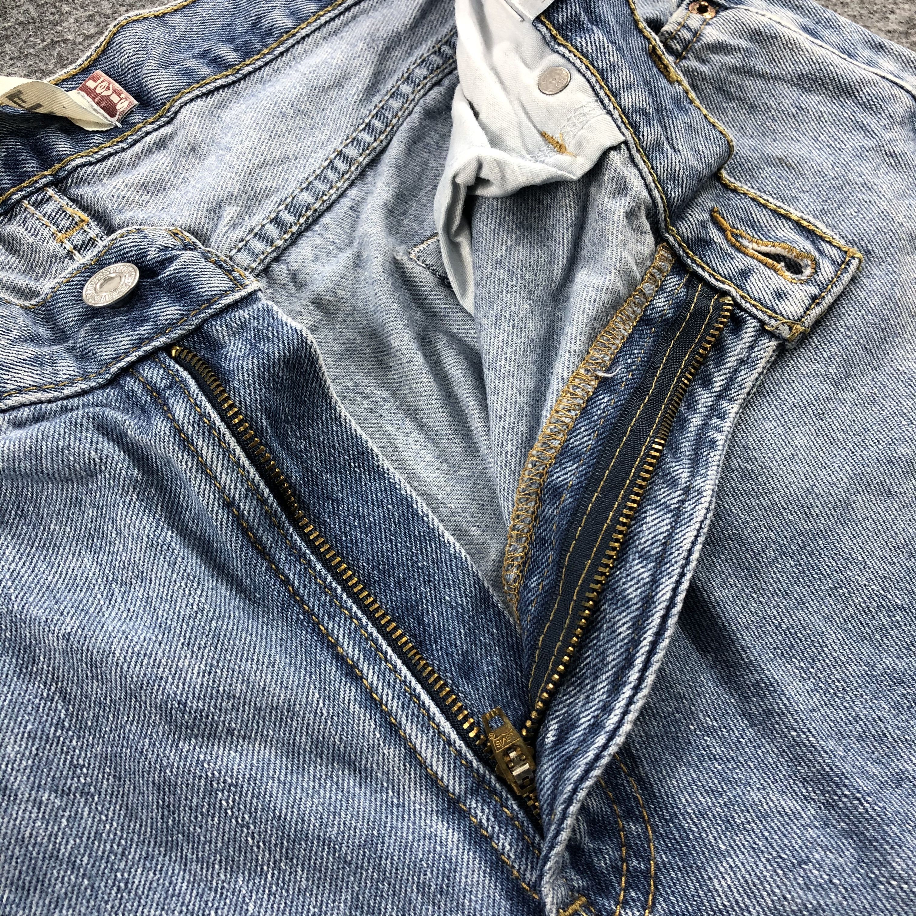 Levi's Vintage Levis 550 Jeans Blue Wash Denim KJ442 Size US 36 / EU 52 - 7 Thumbnail