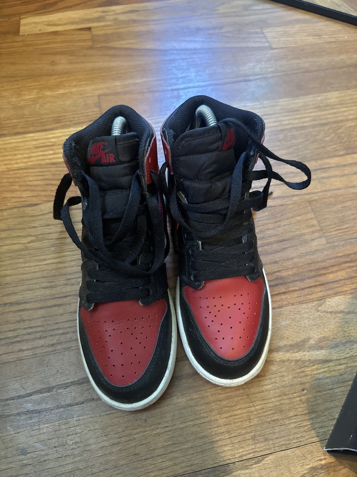 Jordan Brand (GS) Air Jordan 1 Retro High OG 'Banned' 2016 Size US 4.5 / IT 34.5 - 4 Thumbnail