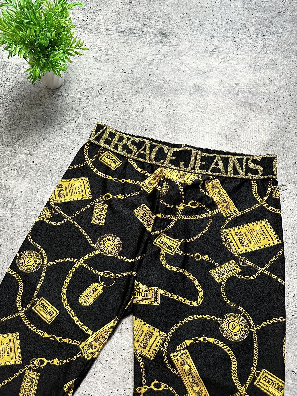 Versace Jeans Couture Versace Jeans Couture Logomania Print Cycling Y2K Shorts Size 32" / US 10 / IT 46 - 3 Thumbnail