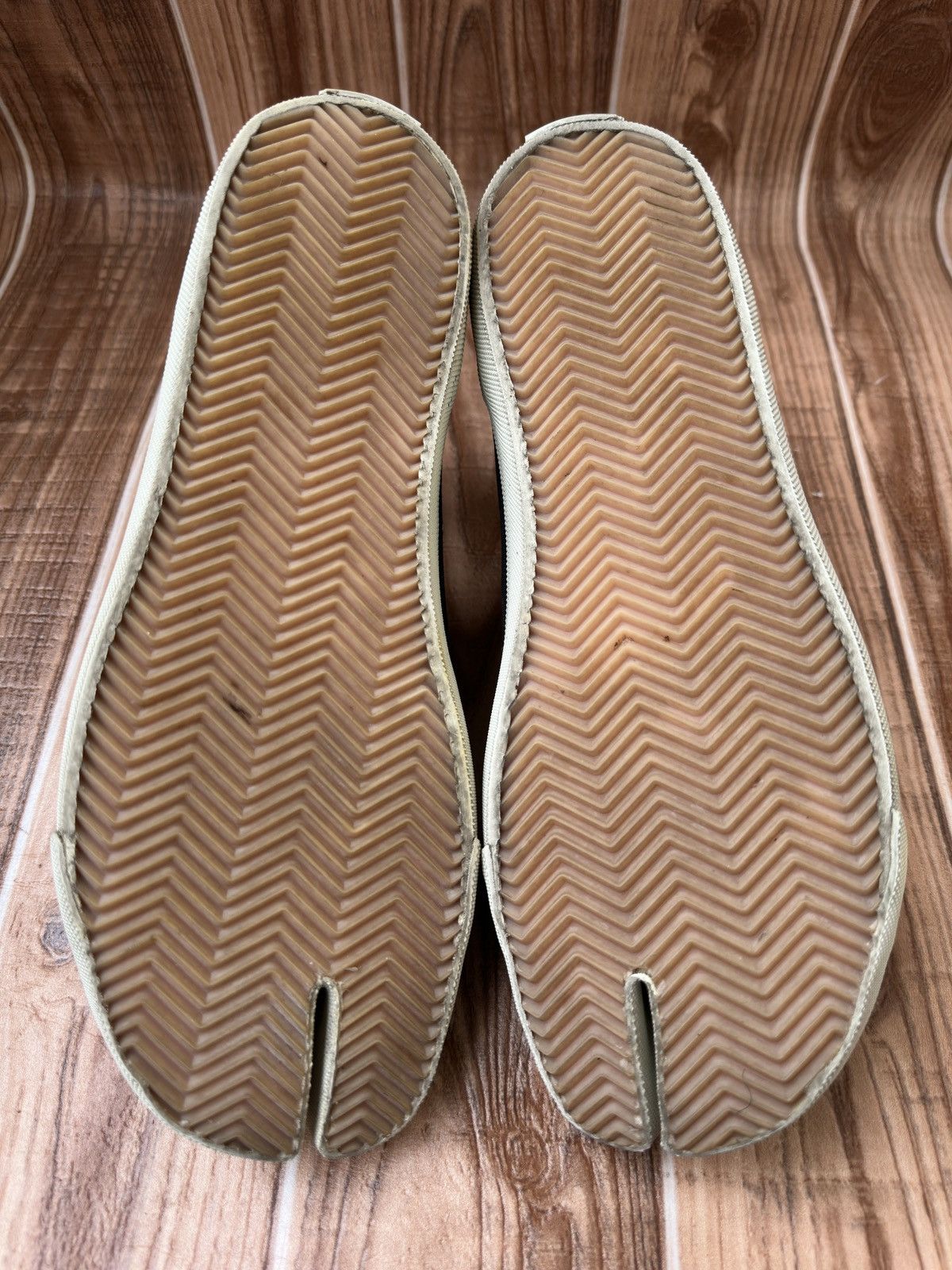 Maison Margiela Maison Margiela Canvas 'Tabi' Lowtops Size US 10 / EU 43 - 20 Thumbnail