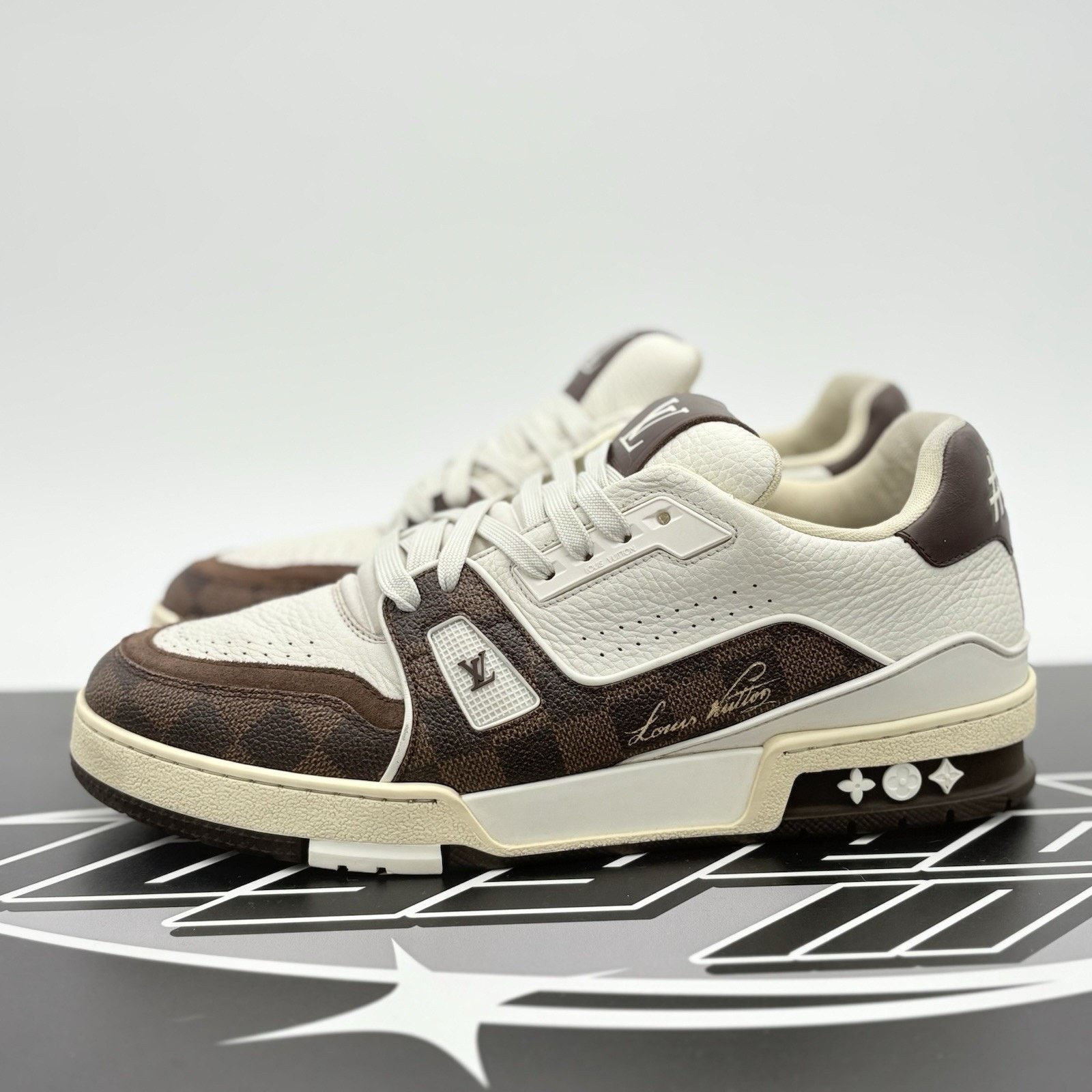 Louis Vuitton Trainer ' White Mocha ' GOOD CONDITION!