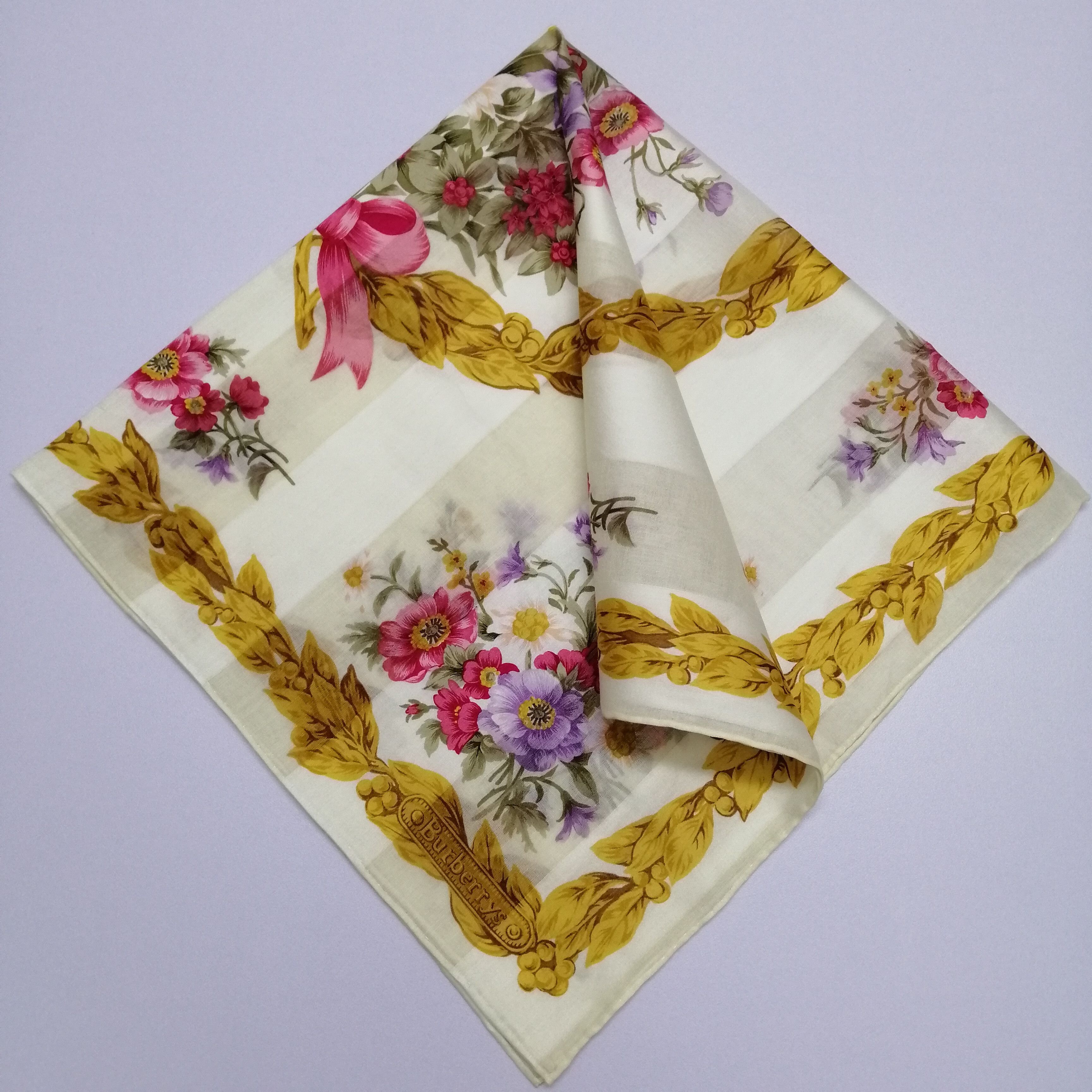 Burberry Burberry Handkerchief/Neckerchief/Bandana-KD2284 Size ONE SIZE - 1 Thumbnail