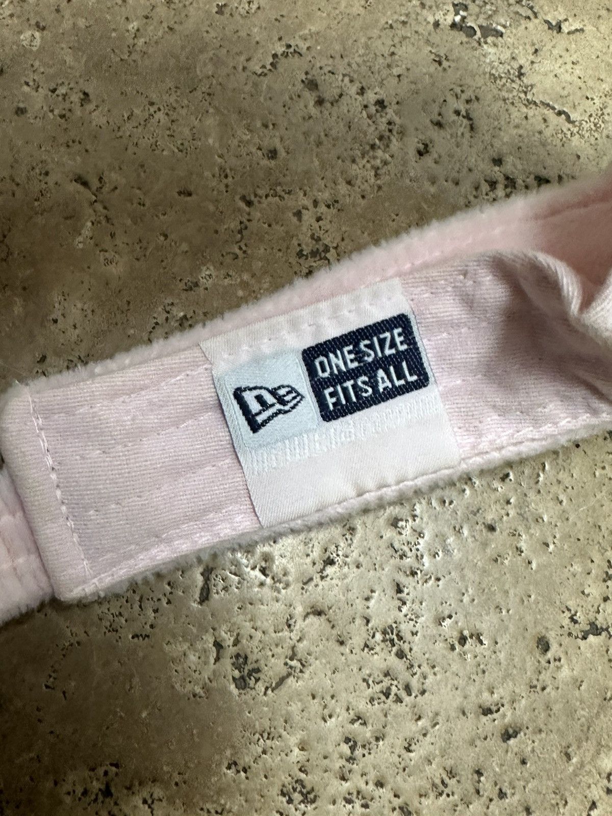 MLB × New Era MLB Los Angeles Dodgers New Era Pink Velvet Visor Hat Size ONE SIZE - 5 Thumbnail