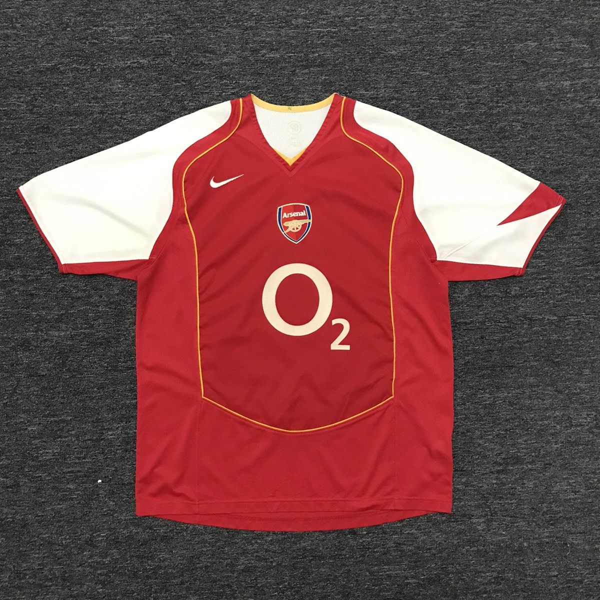 image of Vintage 04/05 Arsenal O2 Nike Jersey in Red, Men's (Size Large)