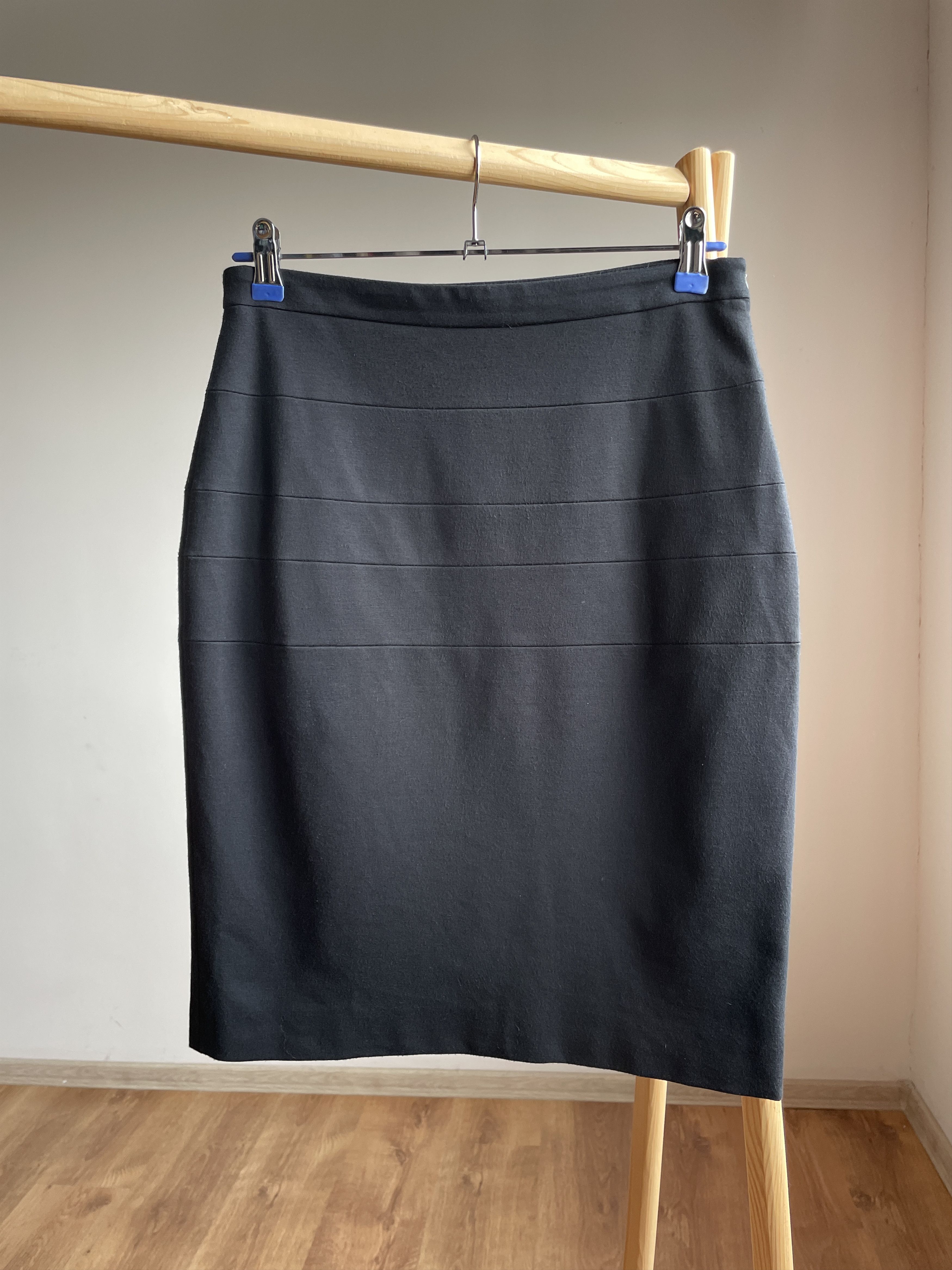 Akris Akris Punto Viscose Blend Pencil Midi Skirt Size US 8 Size 30" / US 8 / IT 44 - 1 Thumbnail