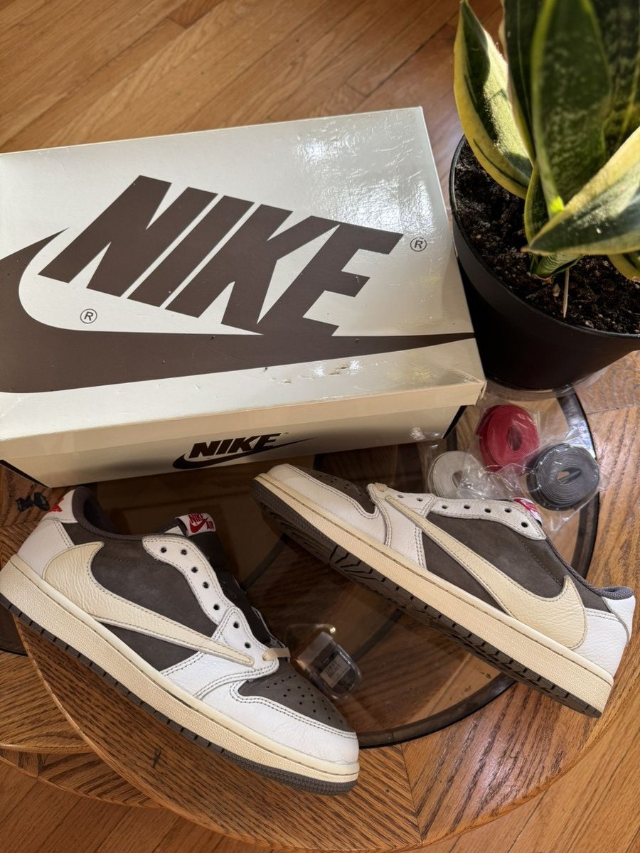 Jordan Brand × Travis Scott Travis Scott Jordan 1 Reverse Mocha low Size US 9 / EU 42 - 4 Thumbnail