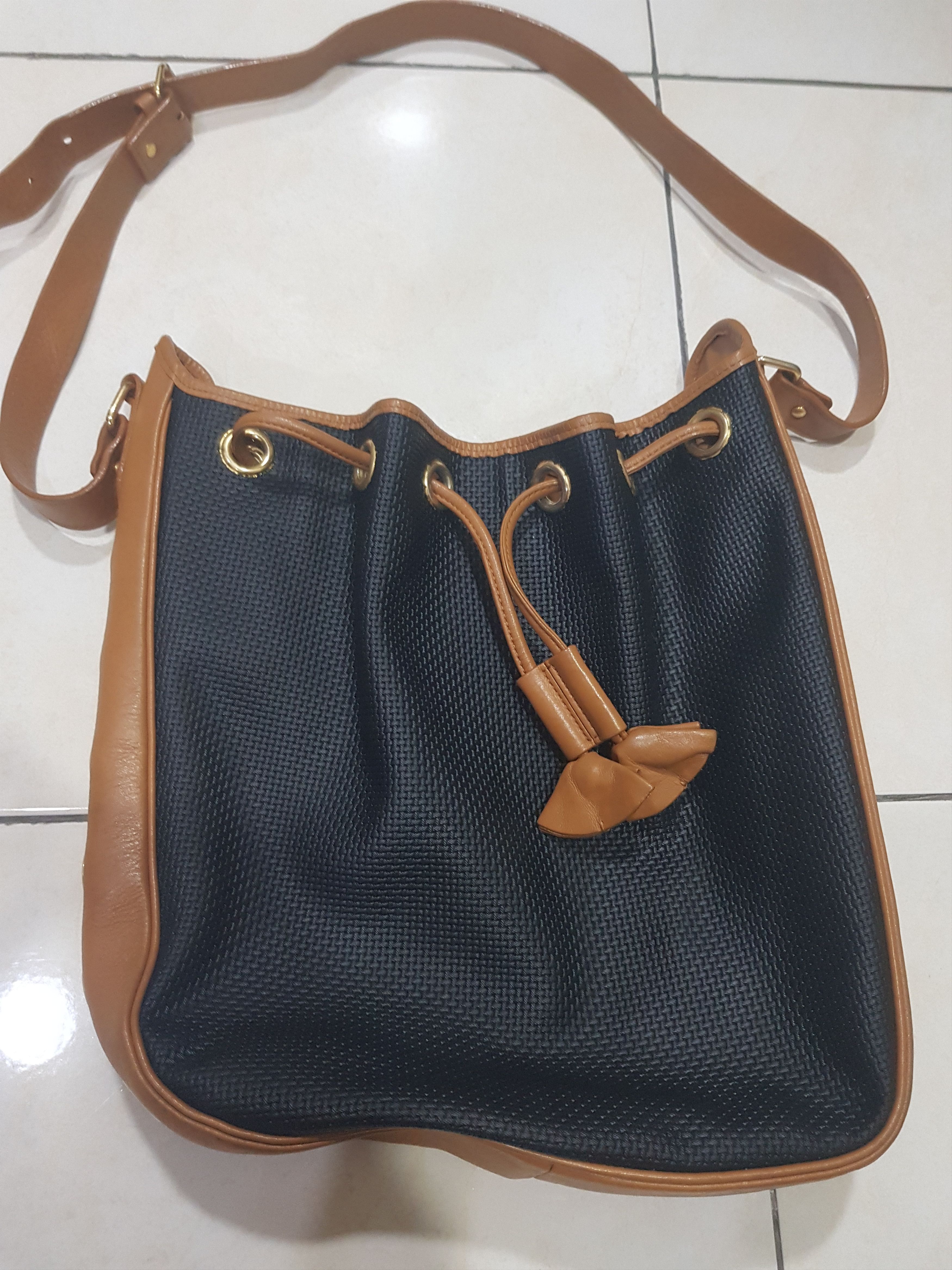 Yves Saint Laurent New Old Stock Saint Laurent YSL Black Drawstring Shoulder Size ONE SIZE - 16 Thumbnail