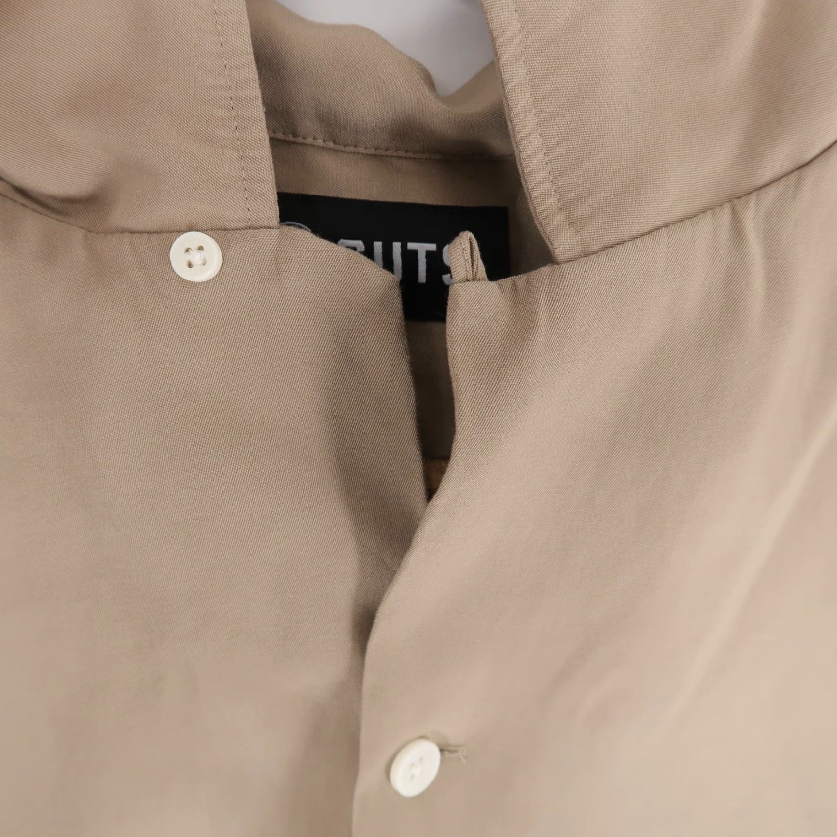 Cuts Cuts Shirt Mens S Tan Camp Collar Short Sleeve Button Up Rayon Blend Size US S / EU 44-46 / 1 - 8 Thumbnail
