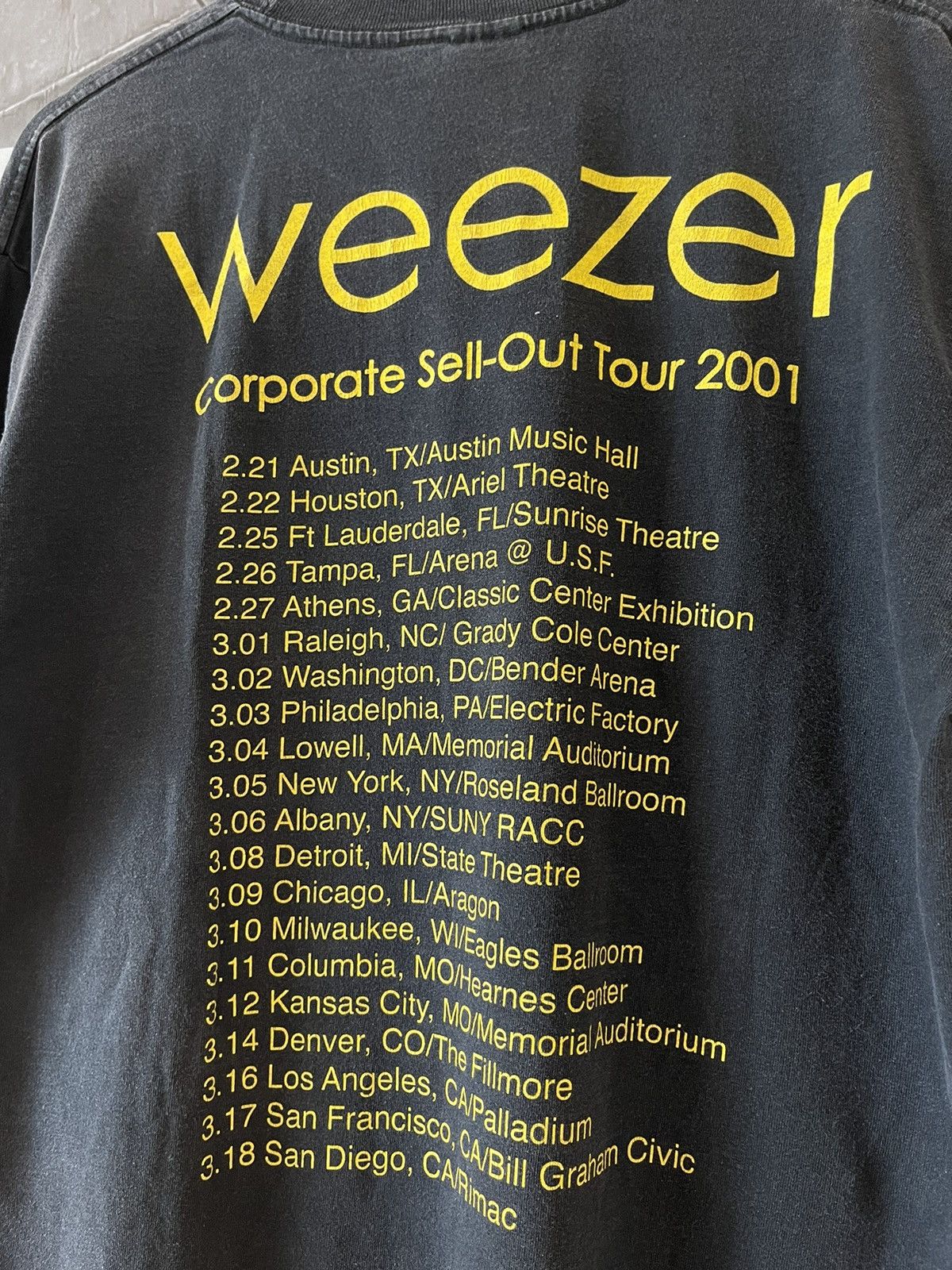 Band Tees Vintage 2001 Weezer Britpop Band Tour Tees Size US L / EU 52-54 / 3 - 10 Thumbnail