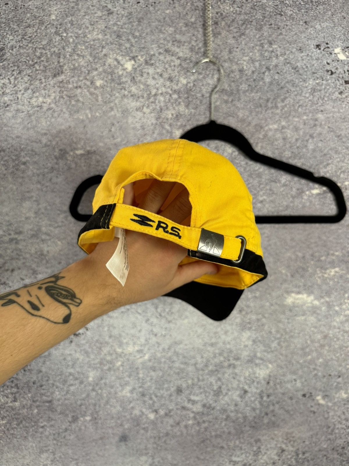 Formula 1 × Le Coq Sportif × Vintage Castrol Hulk Cap Double Pilote Renault 3 27 F1 Team Riccardo Size ONE SIZE - 7 Thumbnail