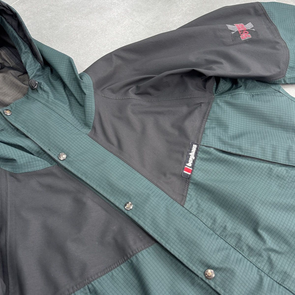 Berghaus Vintage Berghaus Extrem 7000 Gore-Tex Fabric Coat Jacket 90s Size US XL / EU 56 / 4 - 10 Thumbnail