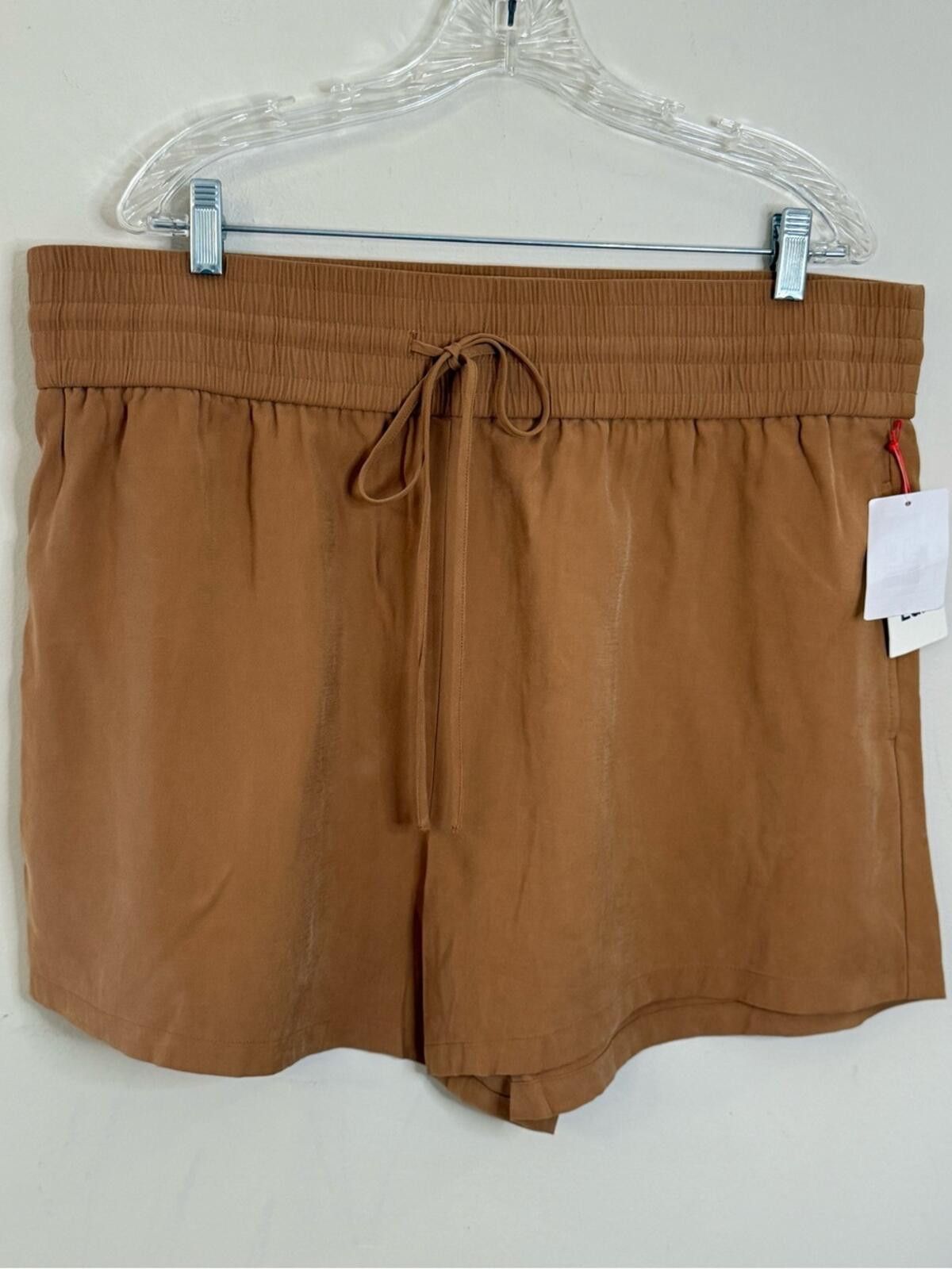 Nordstrom Nordstrom Open Edit tan elastic waist shorts pockets plus 2X Size 42" / US 20 - 1 Thumbnail