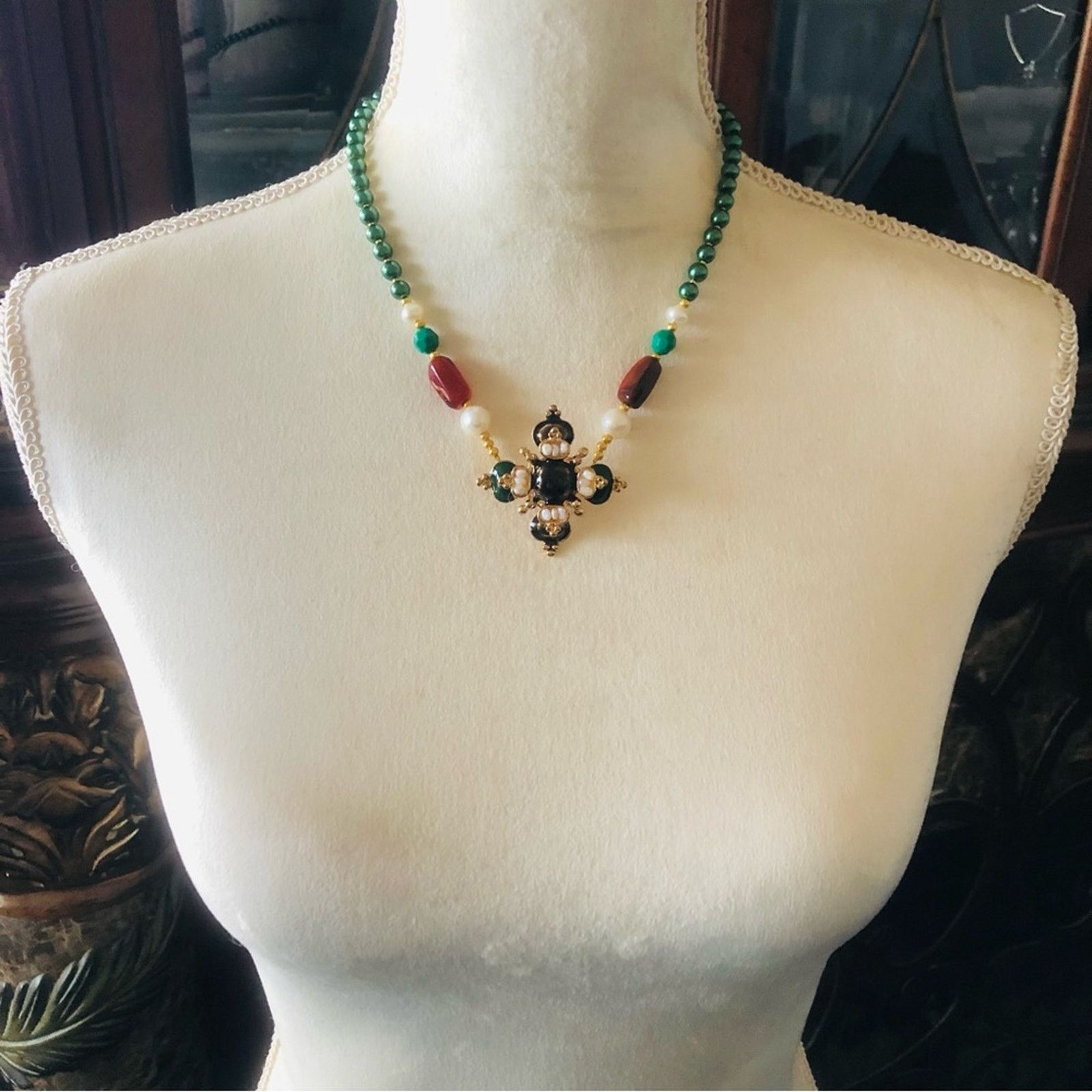 Handmade Handcrafted repurpose regal look Pearl necklace Size ONE SIZE - 5 Thumbnail