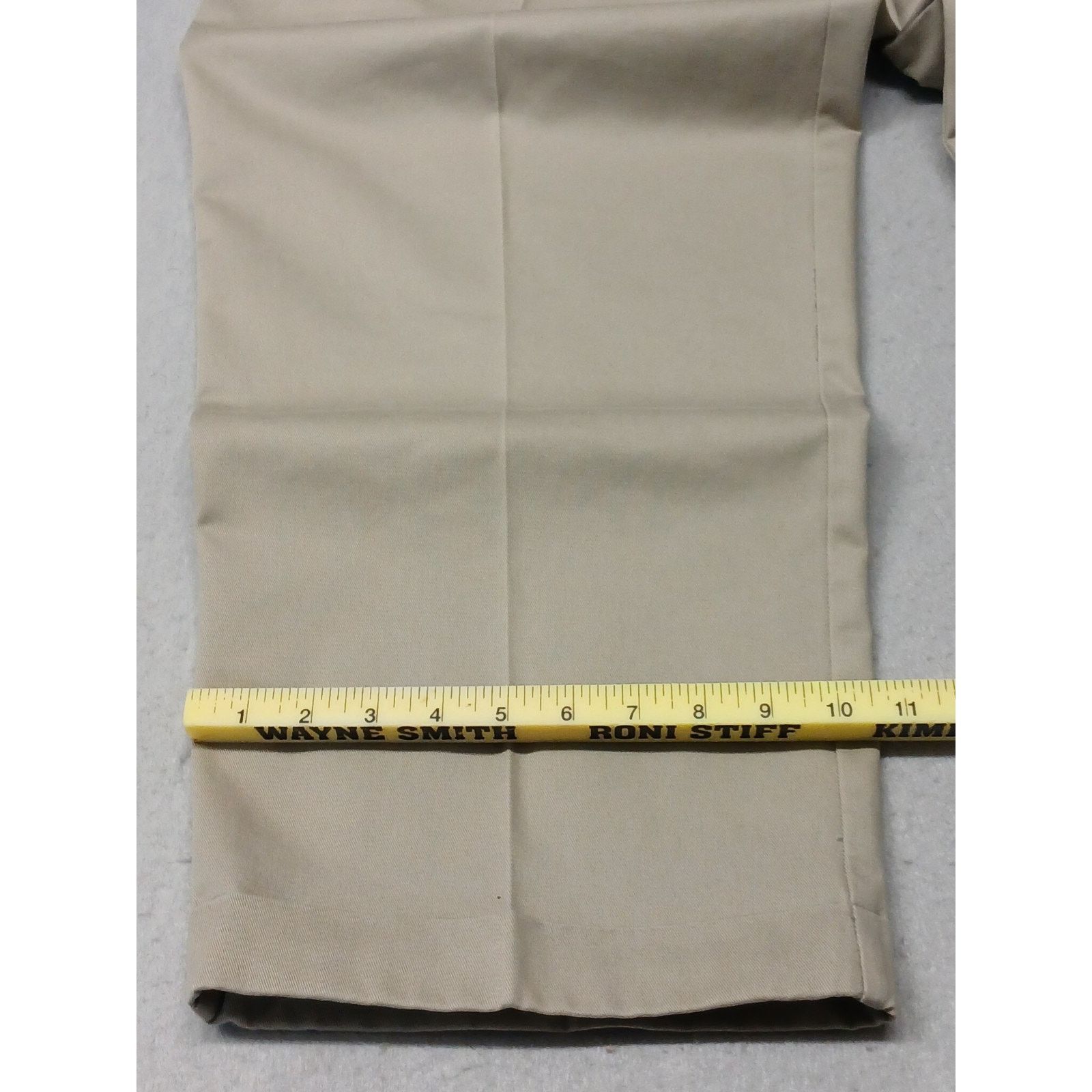 Izod Izod (42x30) Men's Beige Khaki Relaxed Straight Dress Slacks Size US 42 / EU 58 - 2 Thumbnail