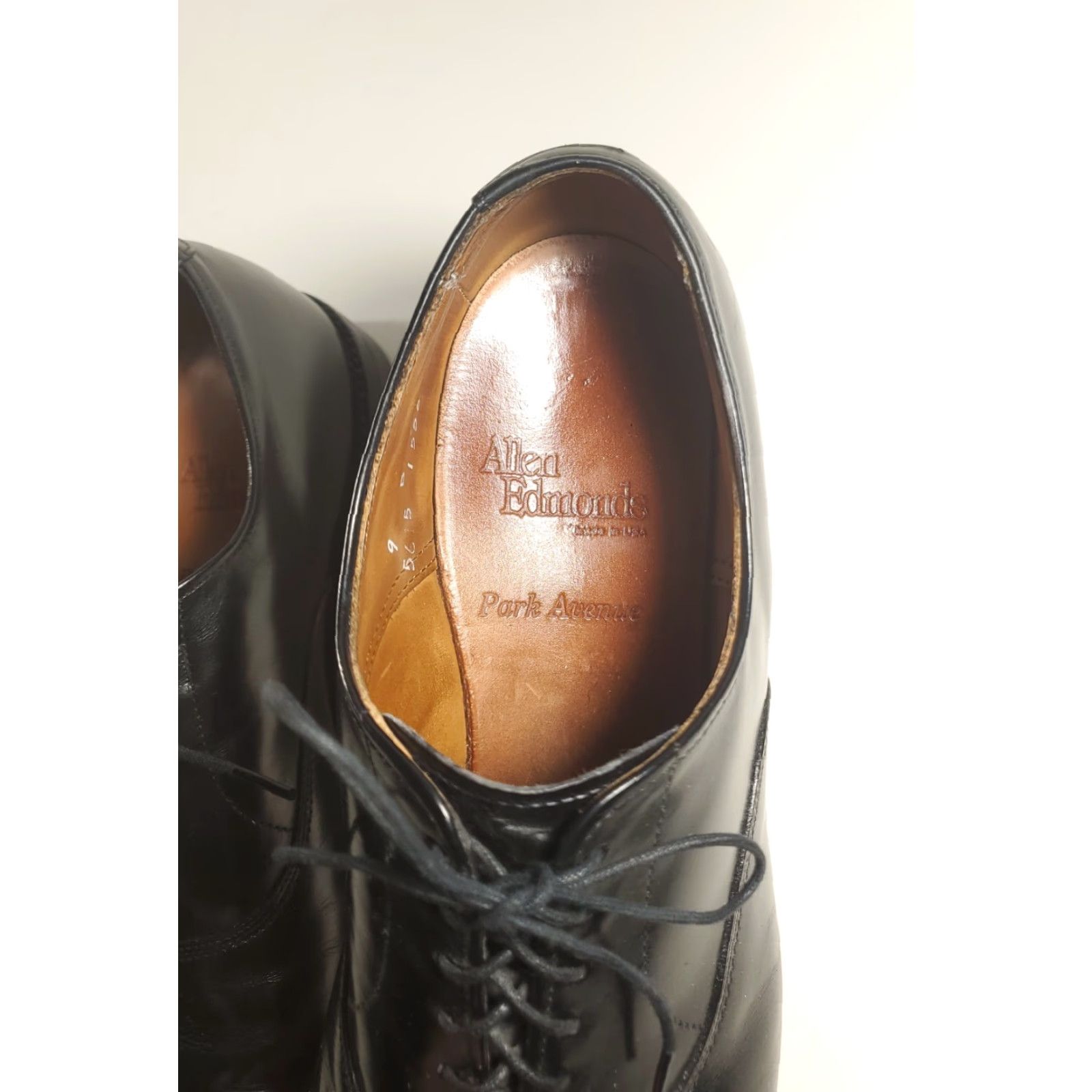 Allen Edmonds Allen Edmonds Park Avenue Black Leather Captoe Oxford Mens 9 B Dress Shoes Men Black Oxford Captoe Park Avenue Leather Mens 9 B Size US M / EU 48-50 / 2 - 7 Thumbnail