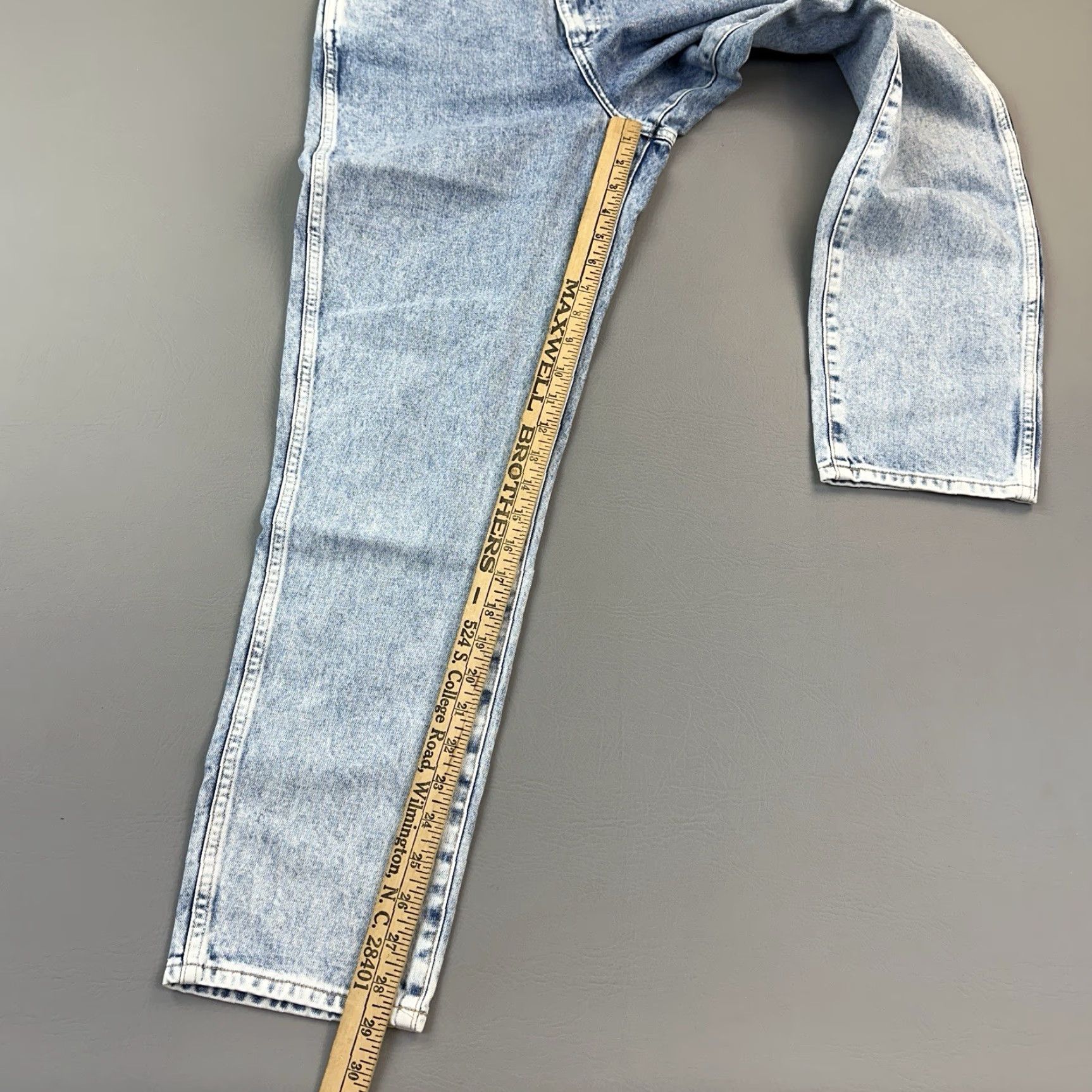 Wrangler Wrangler Mom Jeans Women's 29x29 Light Wash Denim High Rise Taper Retro Jeans Size 29" - 2 Thumbnail