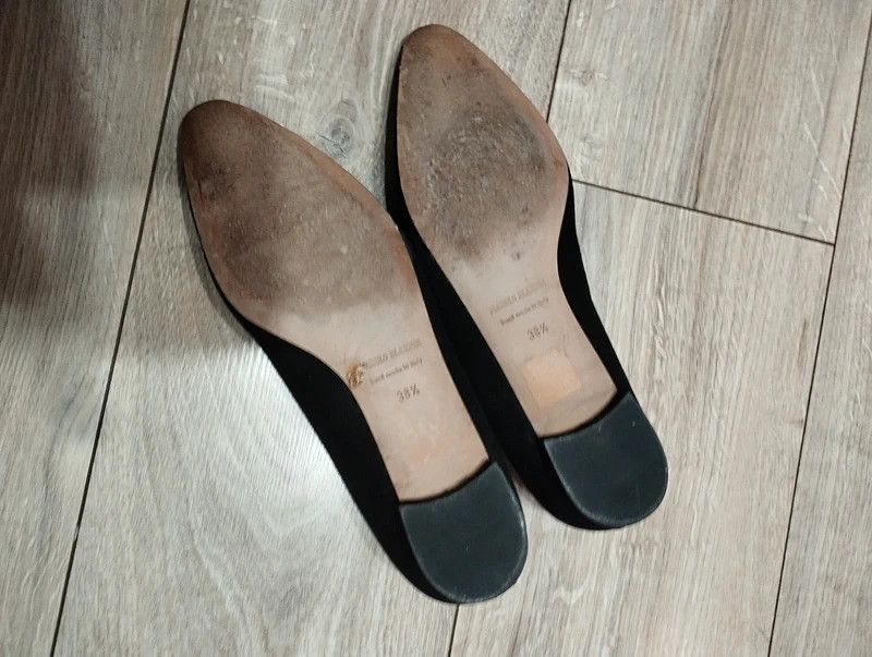 Manolo Blahnik Manolo Blahnik flats slip on size 38 i 1/2 Size US 8.5 / IT 38.5 - 9 Thumbnail