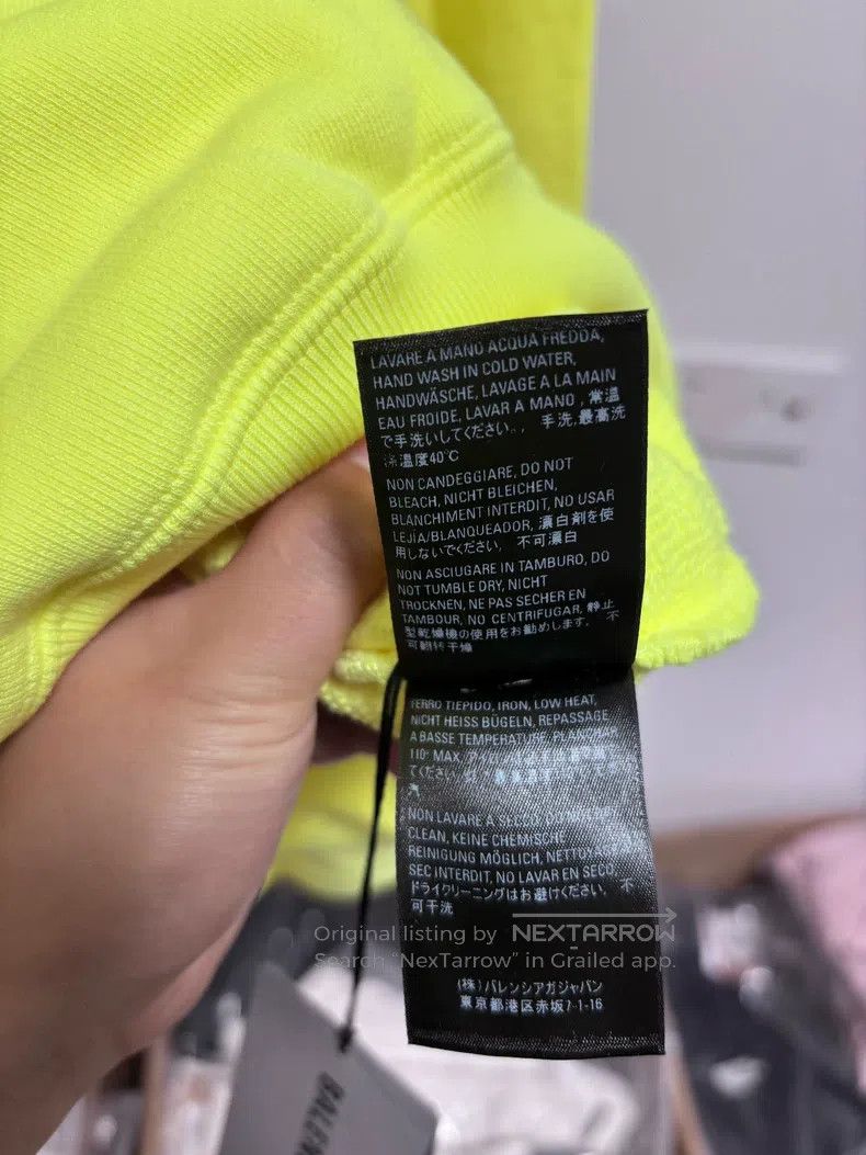 Balenciaga Balenciaga Neon Yellow Hooded Sweatshirt Size US S / EU 44-46 / 1 - 6 Thumbnail