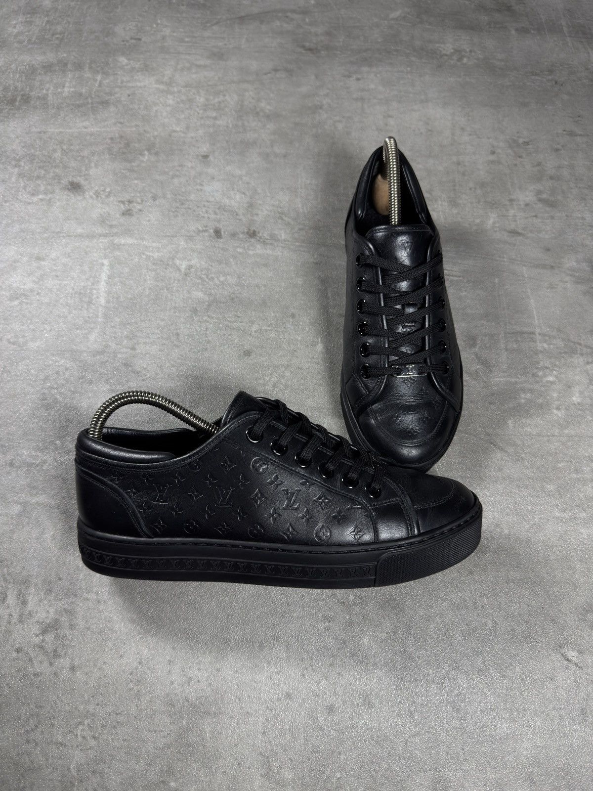 Louis Vuitton Louis Vuitton Monogram Low-Top Sneakers – Black Size US 7 / EU 40 - 3 Thumbnail