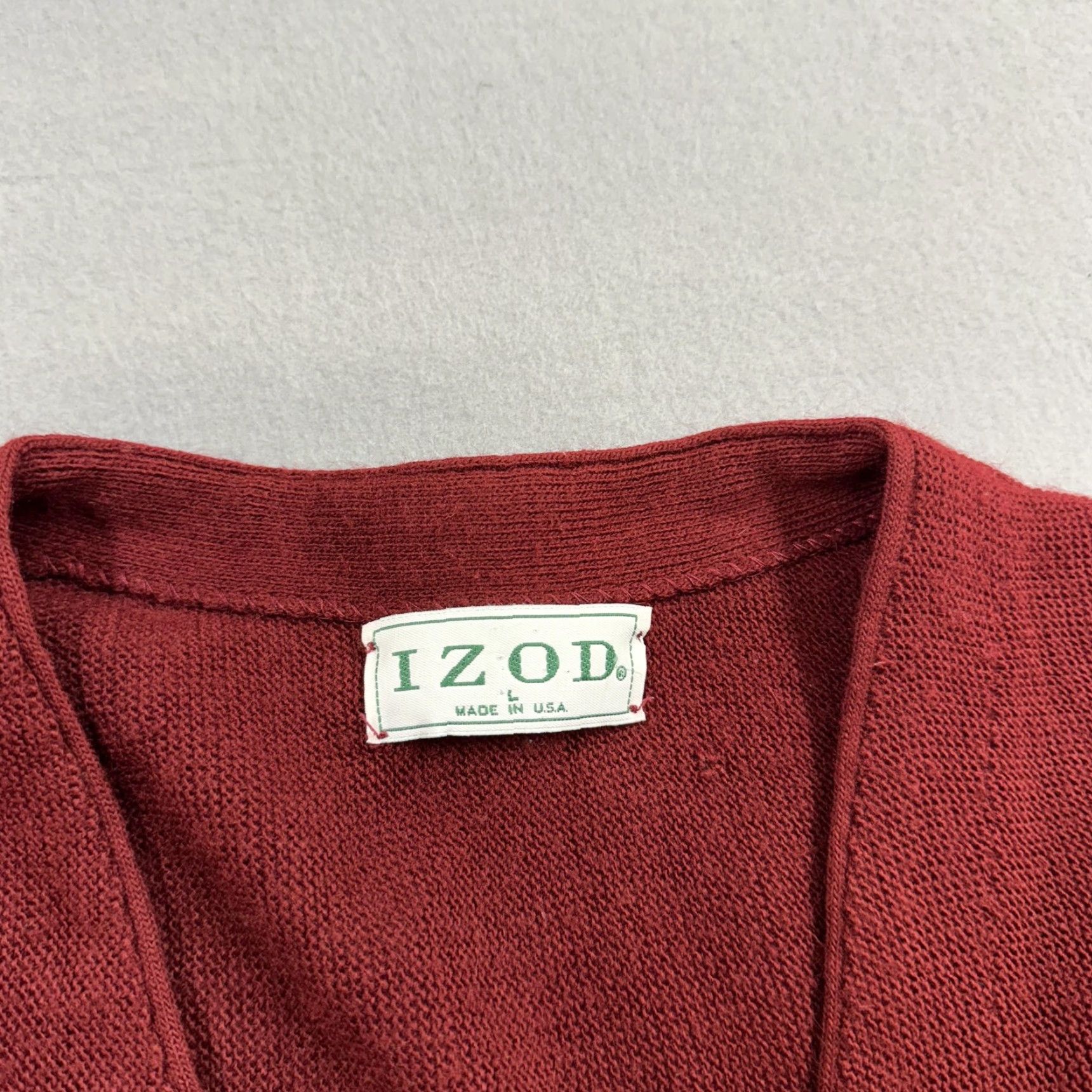 Izod VINTAGE Izod Sweater Mens Large Red Button Front Cardigan Crest Logo USA 80s Size US L / EU 52-54 / 3 - 3 Thumbnail