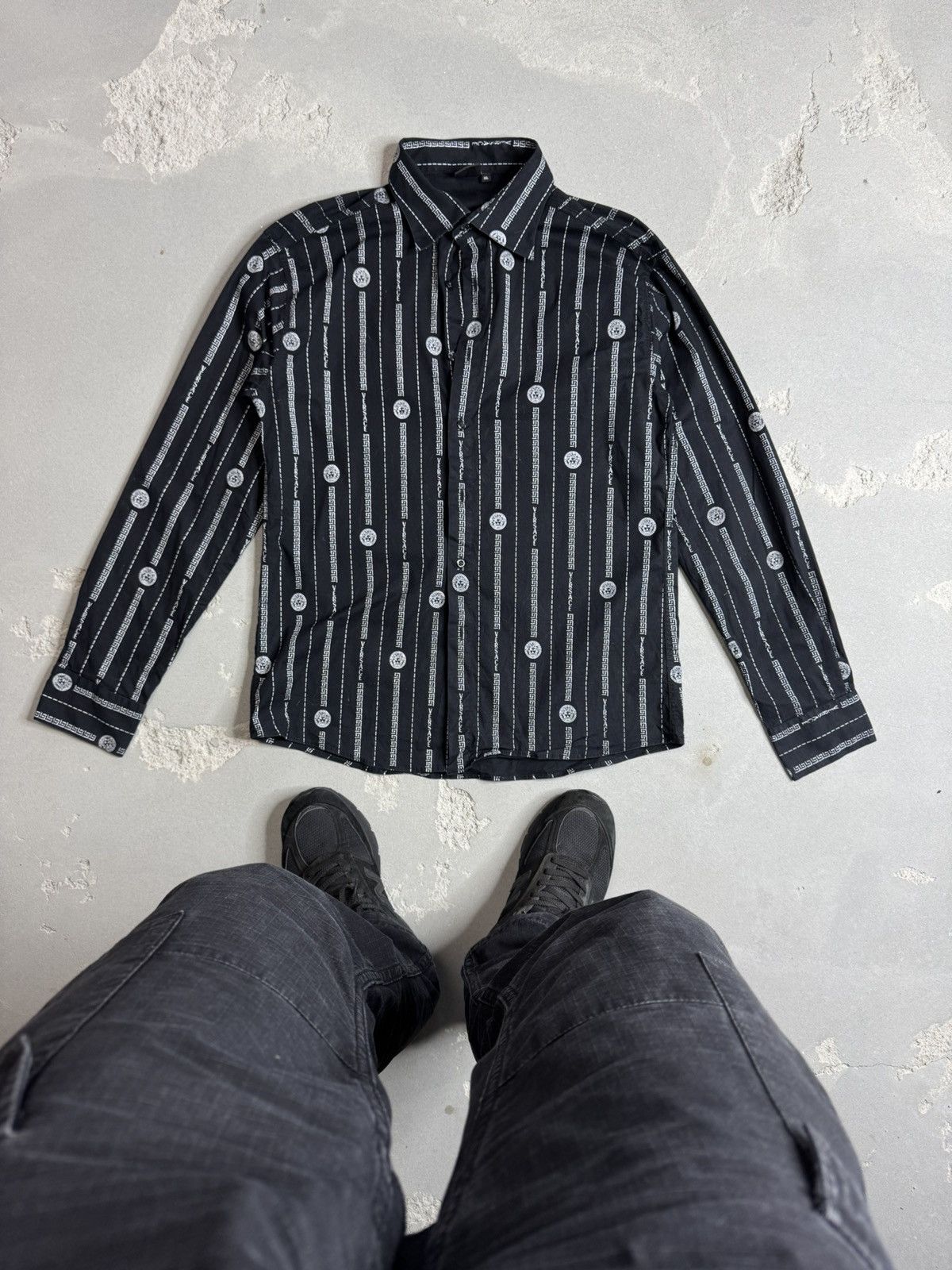 Versace × Versace Jeans Couture × Vintage Versace Jeans Couture Vintage 90s 2000s Shirt Made in Italy Size XL / US 12-14 / IT 48-50 - 1 Thumbnail