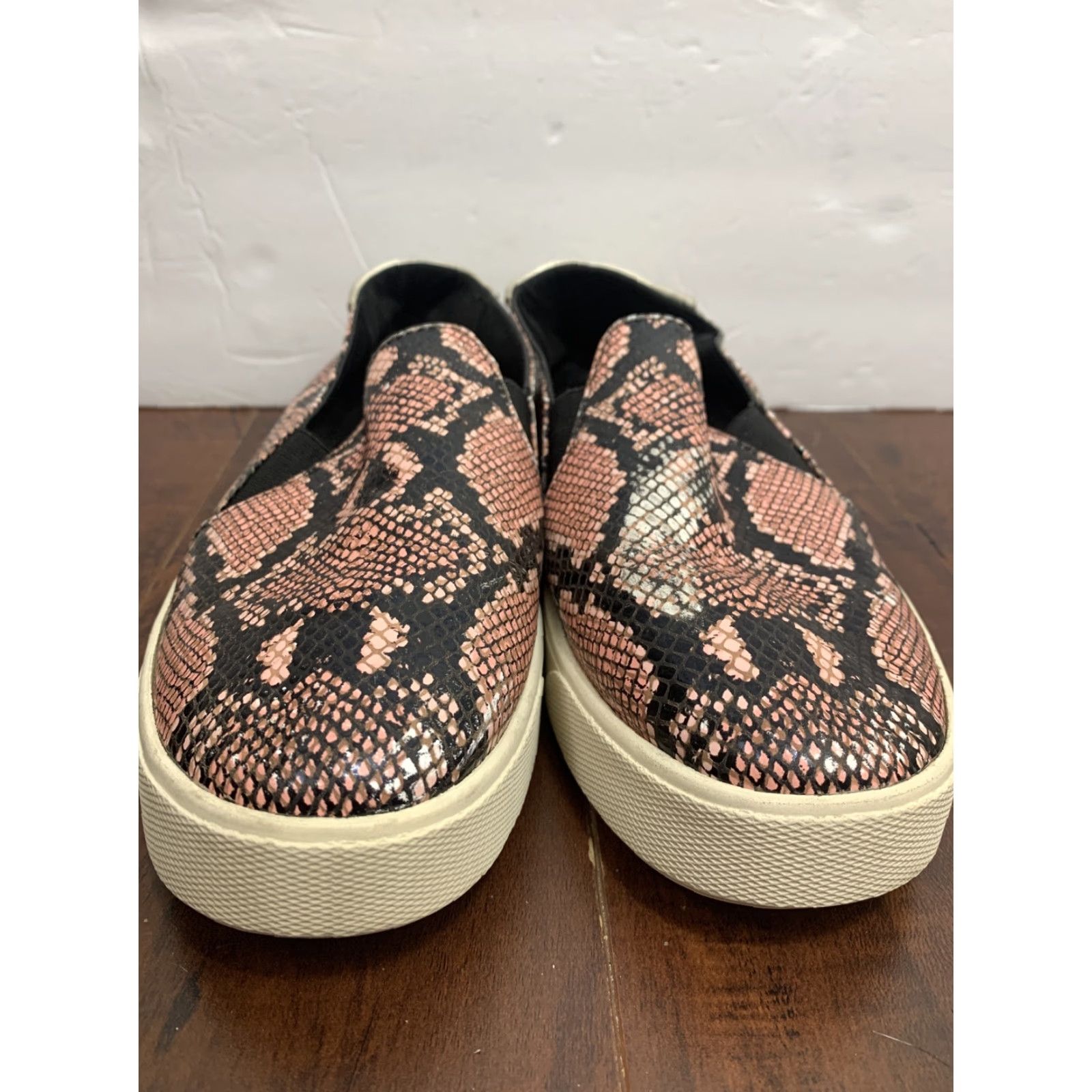 Cole Haan Cole Haan Women's Grandpro Spectator Slip On Sneaker Coral Snake Print 7.5 B Leather Multicolor Snake Print Casual Shoes Preschool? Size US 8 / IT 38 - 3 Thumbnail