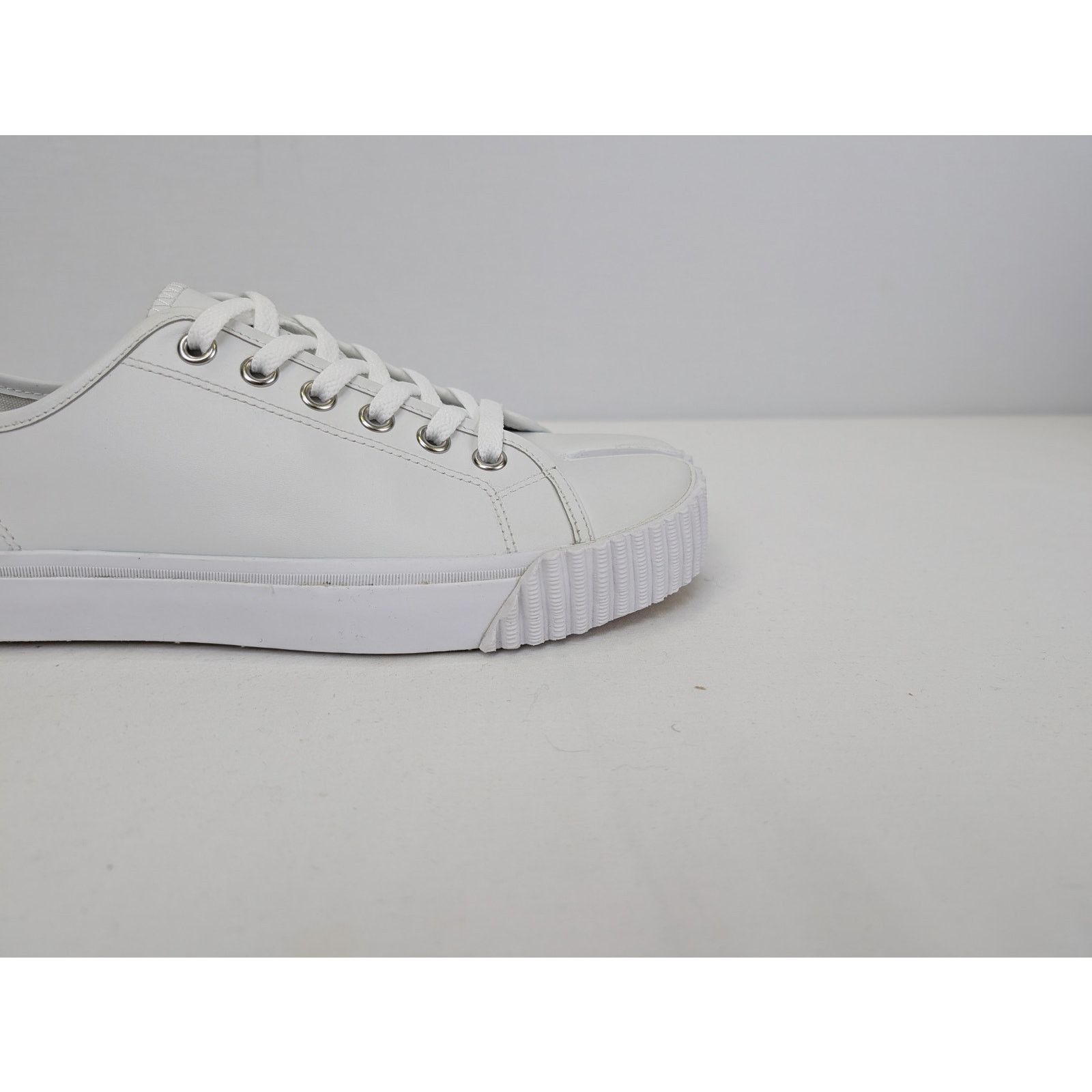 Maison Margiela o1rshd1 Tabi Low Top Sneakers in White Size US 9.5 / EU 42-43 - 4 Thumbnail