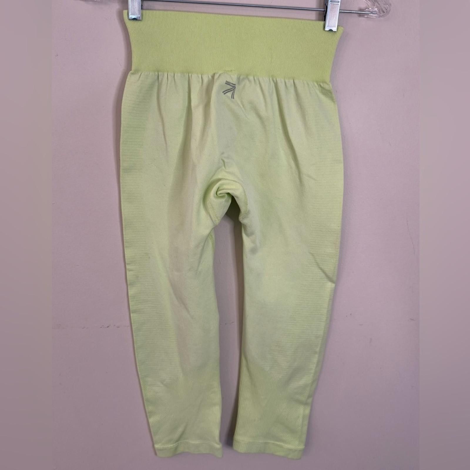 New Balance New Balance cropped bold green leggings FLAW SZ M Size 32" / US 10 / IT 46 - 1 Thumbnail