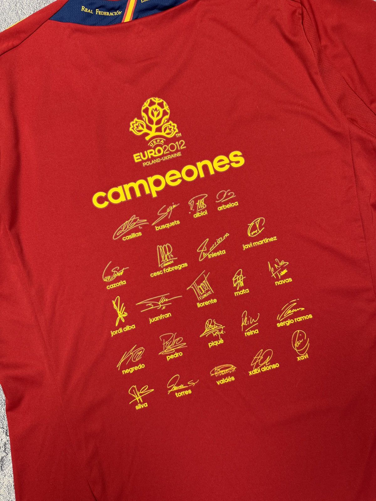 Adidas VINTAGE ADIDAS SPAIN EURO 2012 FOOTBALL SOCCER HOME JERSEY Size US L / EU 52-54 / 3 - 11 Thumbnail
