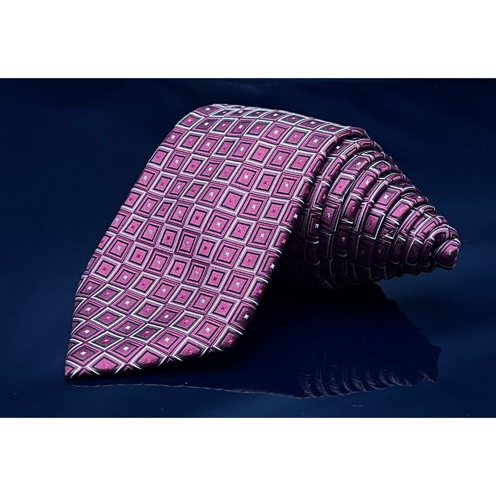 Donald Trump DONALD J. TRUMP MEN'S TIE RED/GEOMETRIC WIDTH: 4" LENGTH: 60 Size ONE SIZE - 5 Thumbnail