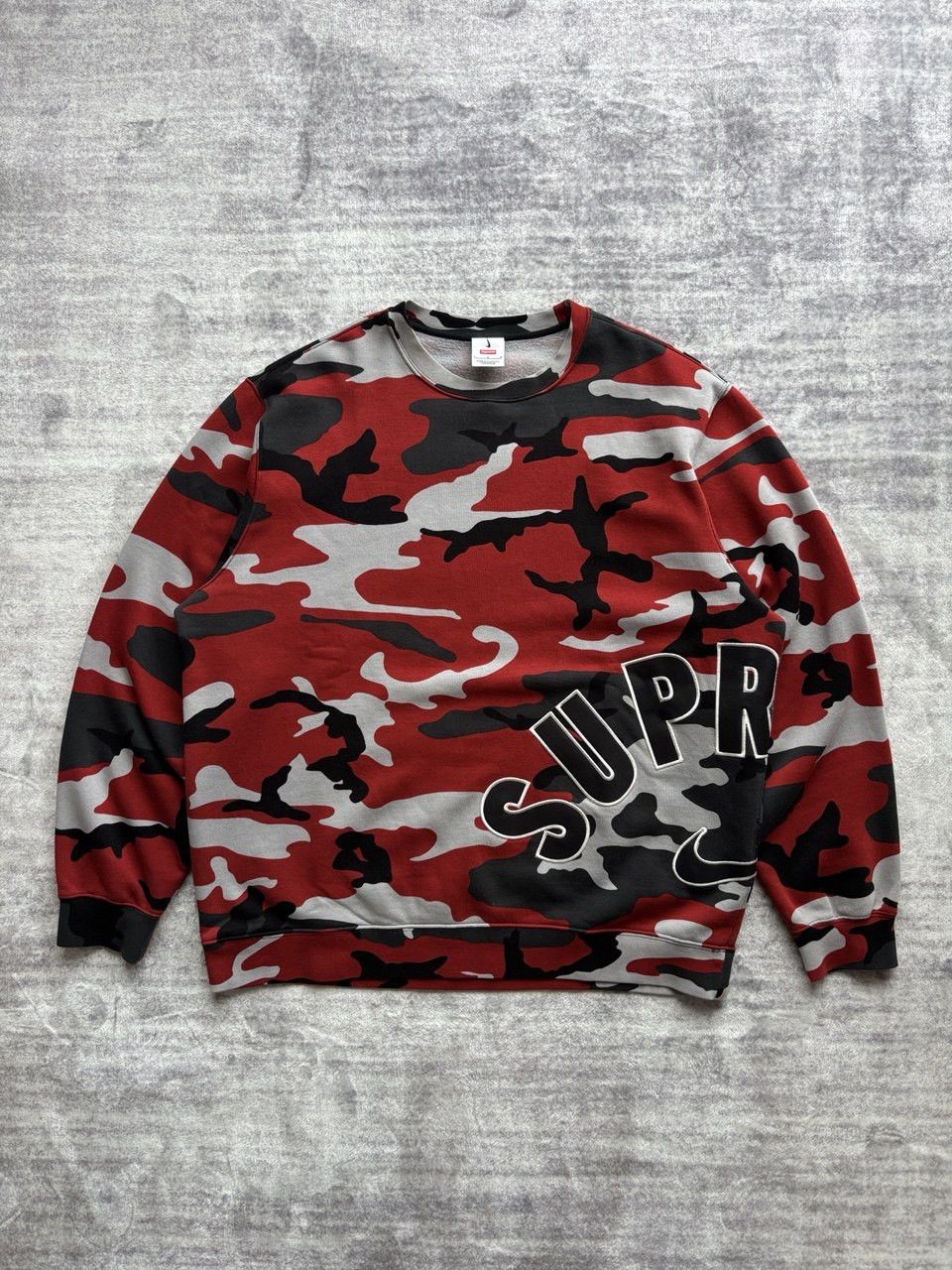 Nike × Supreme SUPREME NIKE ARC CREWNECK red camo Size US L / EU 52-54 / 3 - 1 Thumbnail