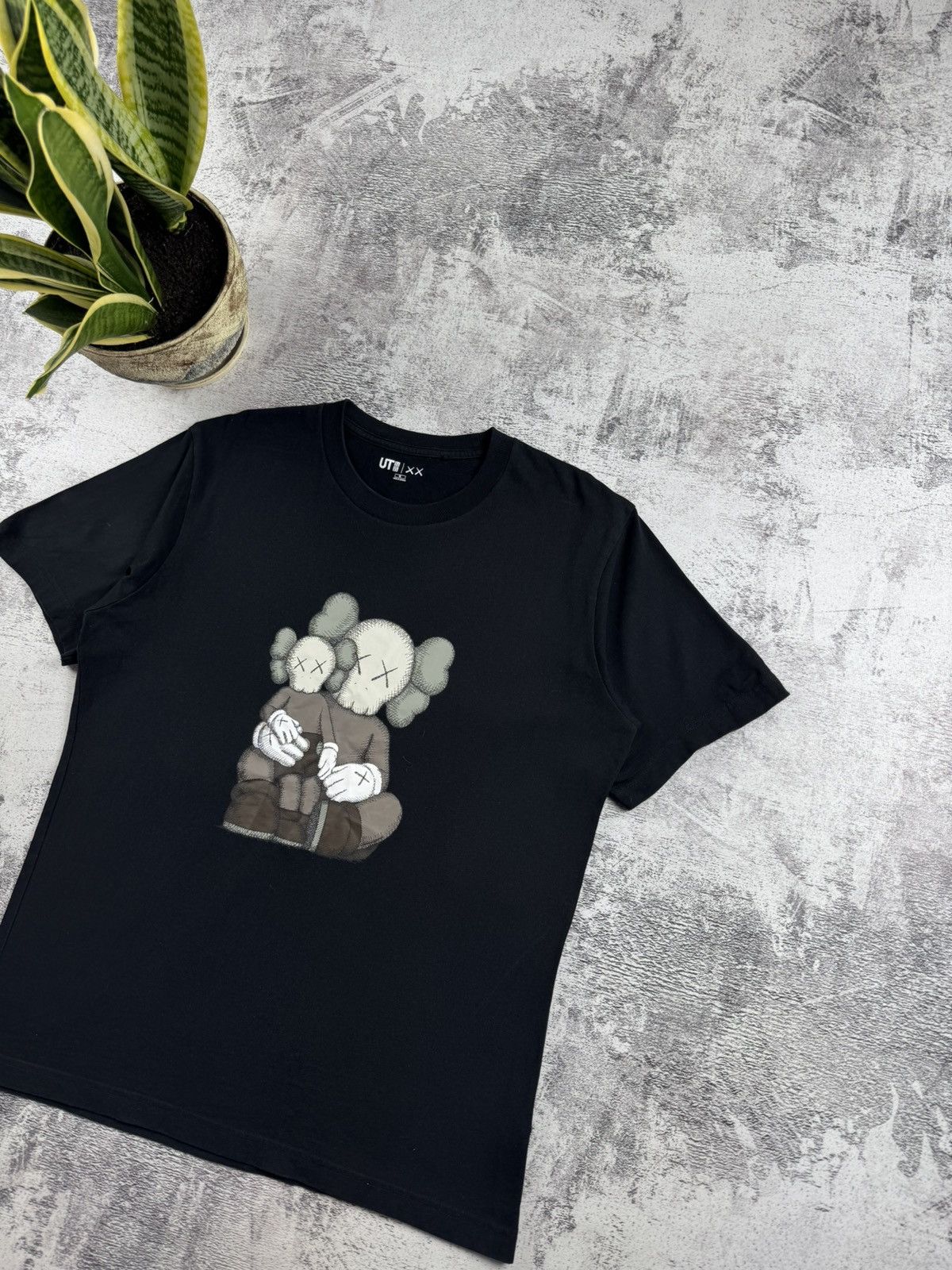 Kaws × Uniqlo KAWS X UNIQLO Graphic Tee Designer Medium Jersey T Shirt Size US M / EU 48-50 / 2 - 3 Thumbnail