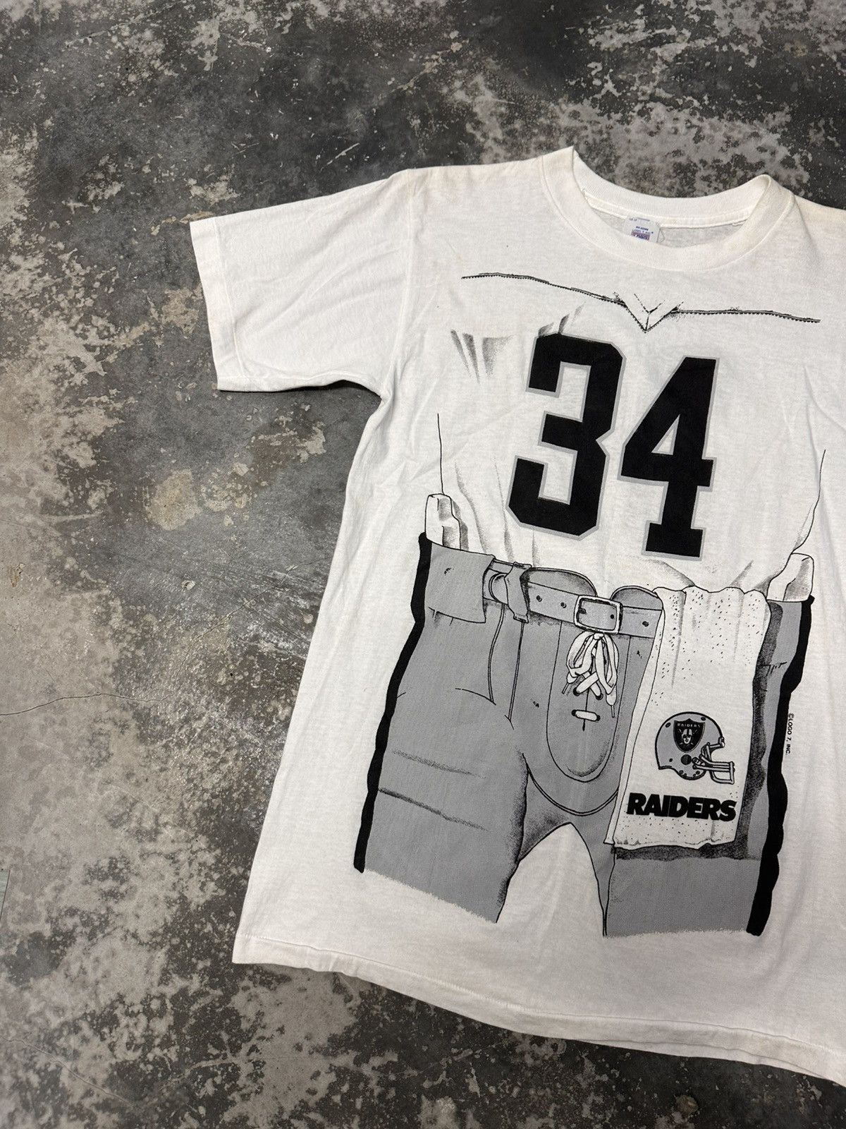 Vintage Vintage 90s Raiders Tshirt Bo Jackson LA #34 All Over Print Size US M / EU 48-50 / 2 - 2 Thumbnail
