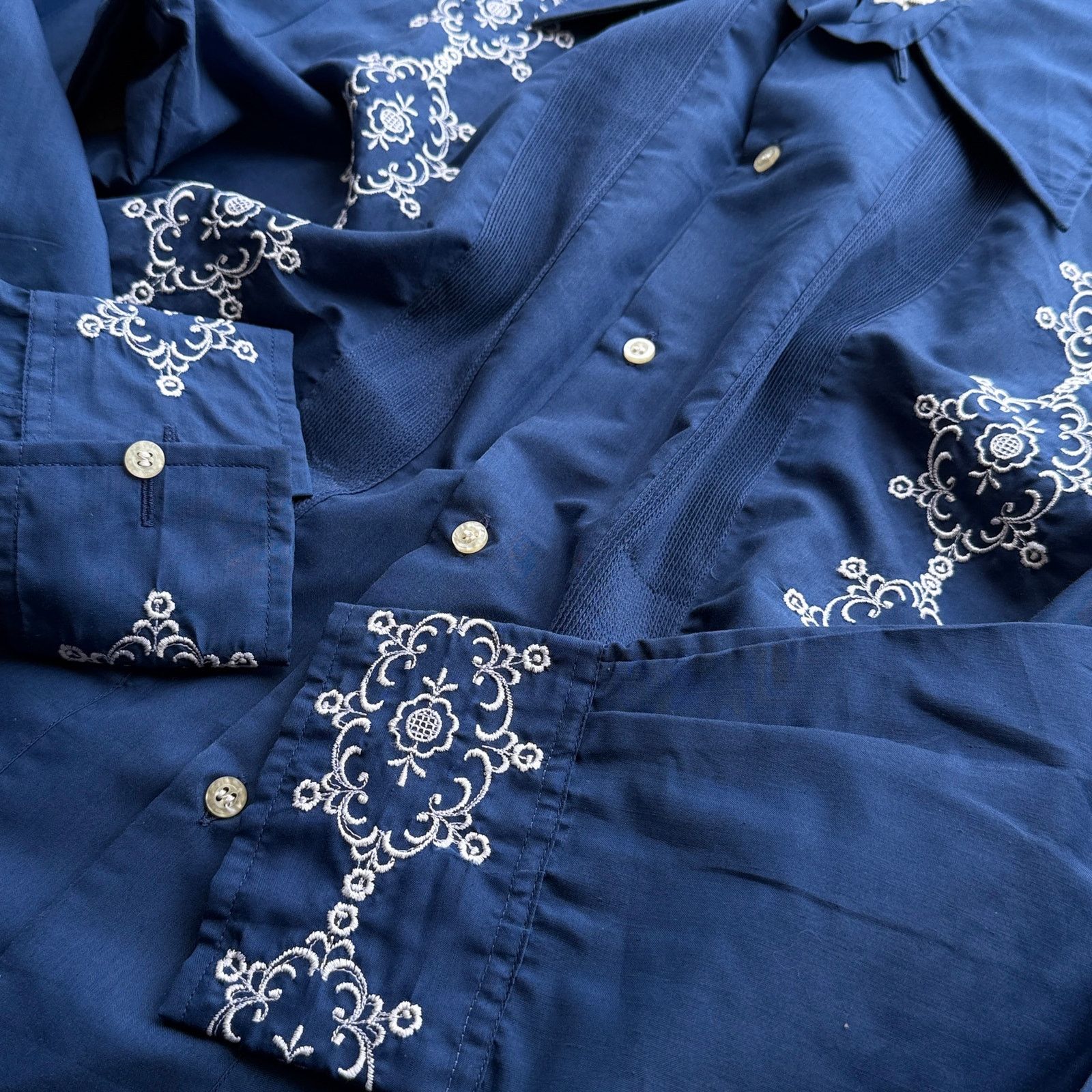 Other 60s -70s Maya Guayabera Embroidered Dagger Collar Shirt Size US L / EU 52-54 / 3 - 3 Thumbnail