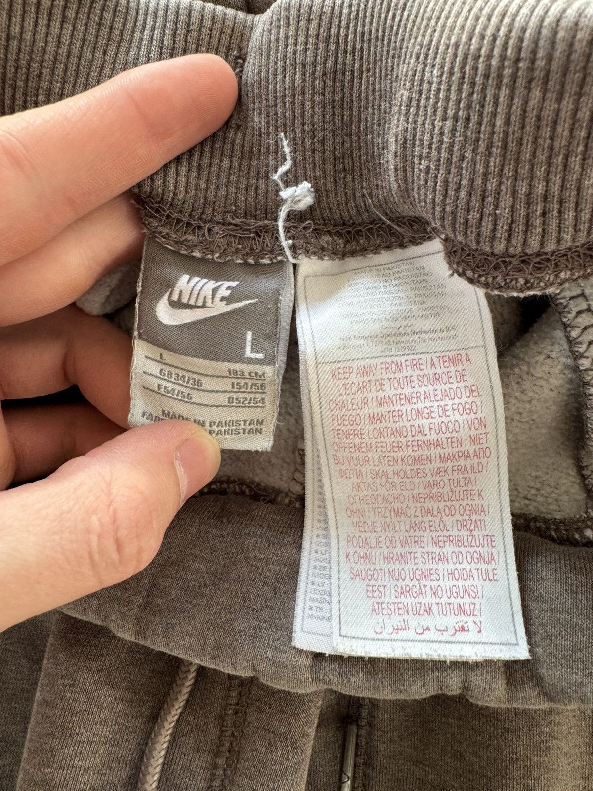Nike Vintage Nike Swoosh Cotton Baggy Sweatpants Y2K L Size US 34 / EU 50 - 14 Thumbnail