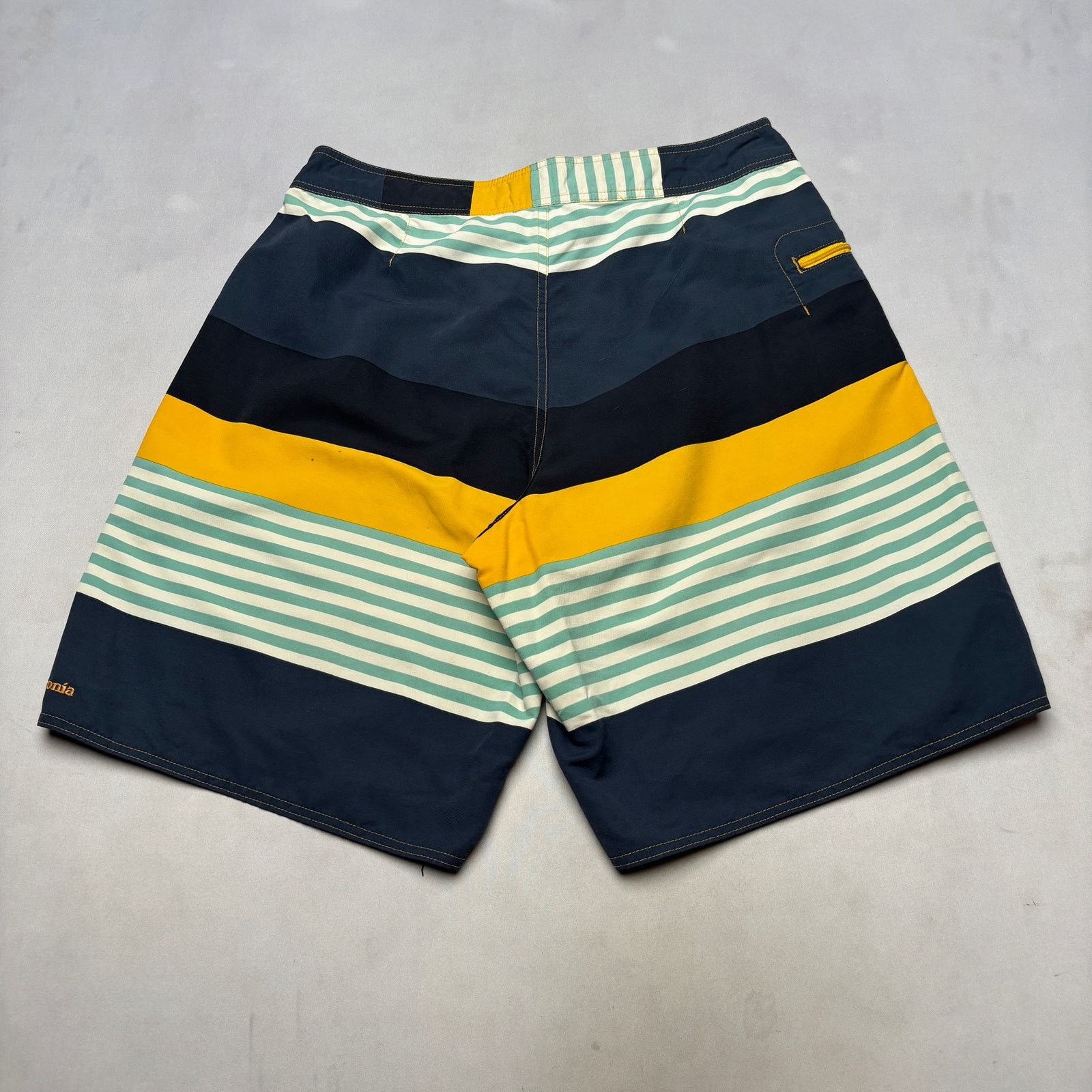 Patagonia Patagonia Wavefarer 9.5" Board Shorts Men's 35 Fitz Stripe Size US 34 / EU 50 - 2 Thumbnail