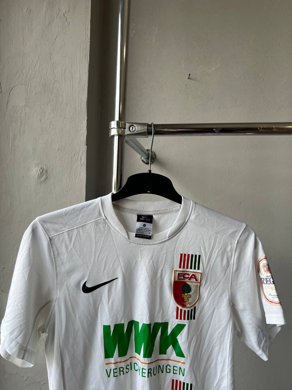 Nike 2015/16 AUGSBURG FC SIGNED HOME SOCCER JERSEY FOOTBALL SHIRT Size US S / EU 44-46 / 1 - 3 Thumbnail