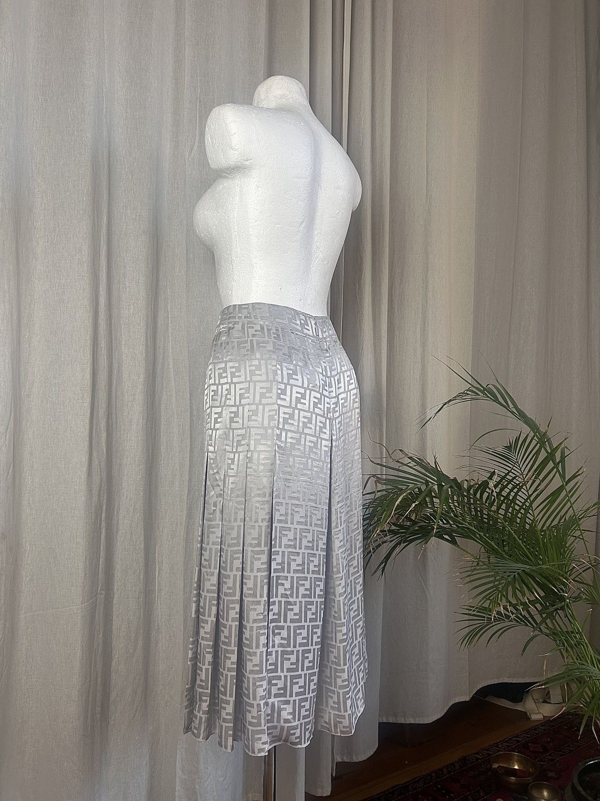 Fendi Fendi FF pleated silver midi skirt Size 26" / US 2 / IT 38 - 5 Thumbnail