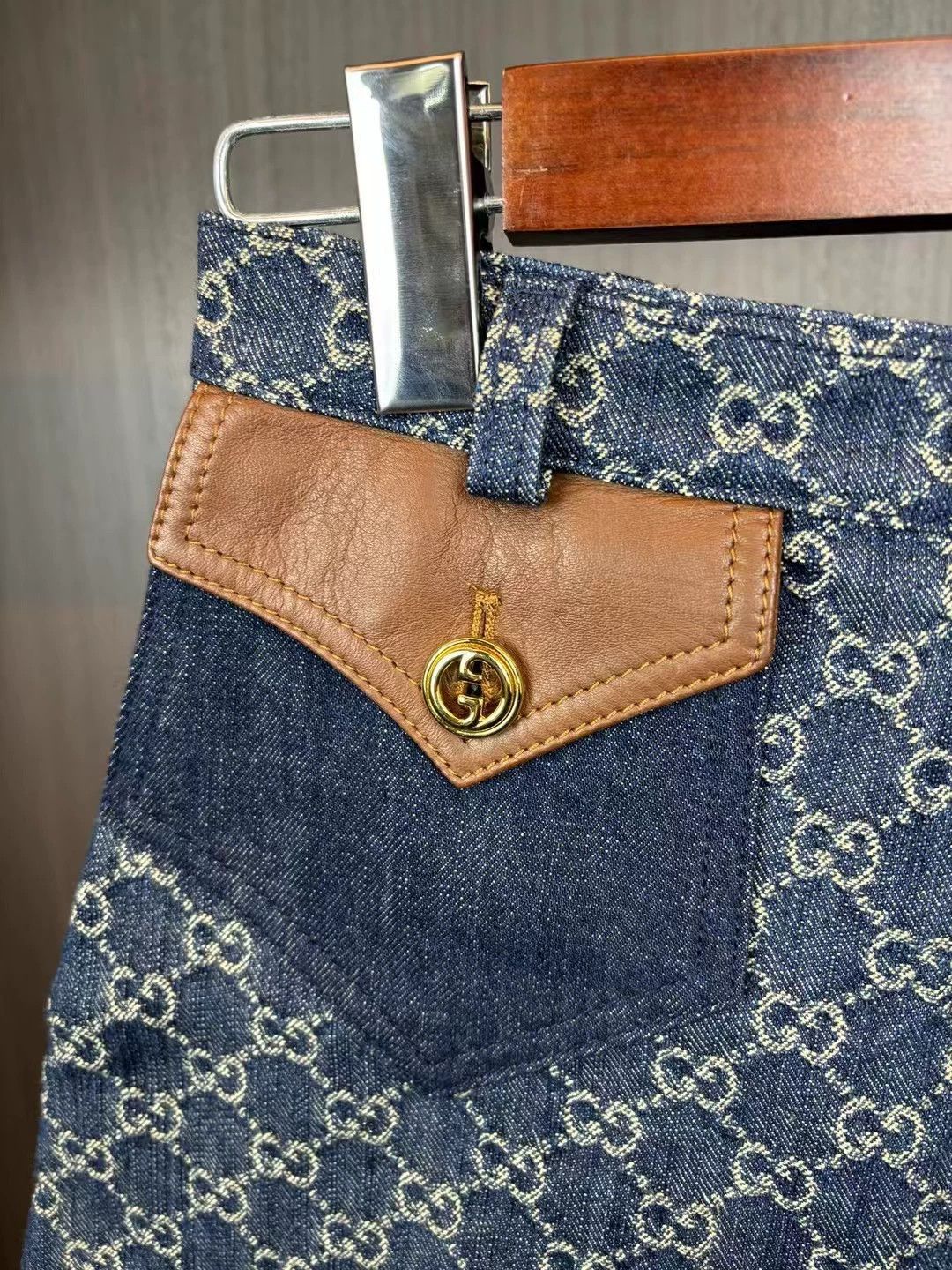 Gucci Gucci denim mini skirt, size 38 Size 26" / US 2 / IT 38 - 4 Thumbnail
