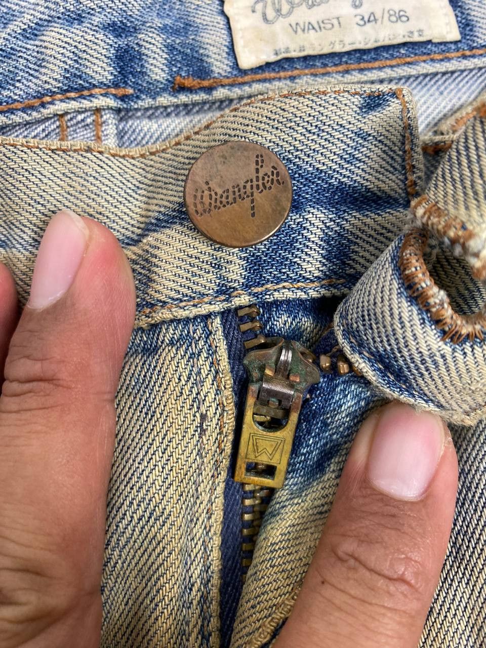 Wrangler vintage wrangler lightwash distressed denim Size US 34 / EU 50 - 13 Thumbnail