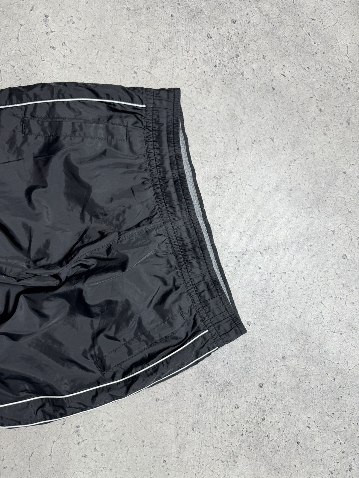 Nike Nike Nylon Vintage Baggy Track Pants Drill Swoosh Black Y2K Size US 32 / EU 48 - 4 Thumbnail