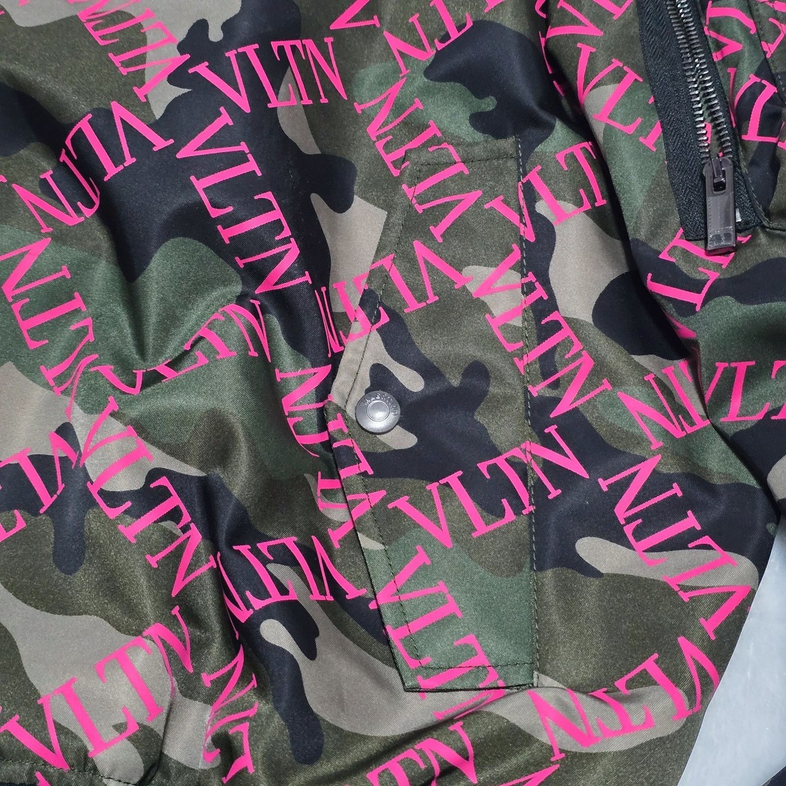 Valentino Valentino Army Camo Bomber Jacket with Pink Logo Letters Size US S / EU 44-46 / 1 - 7 Thumbnail