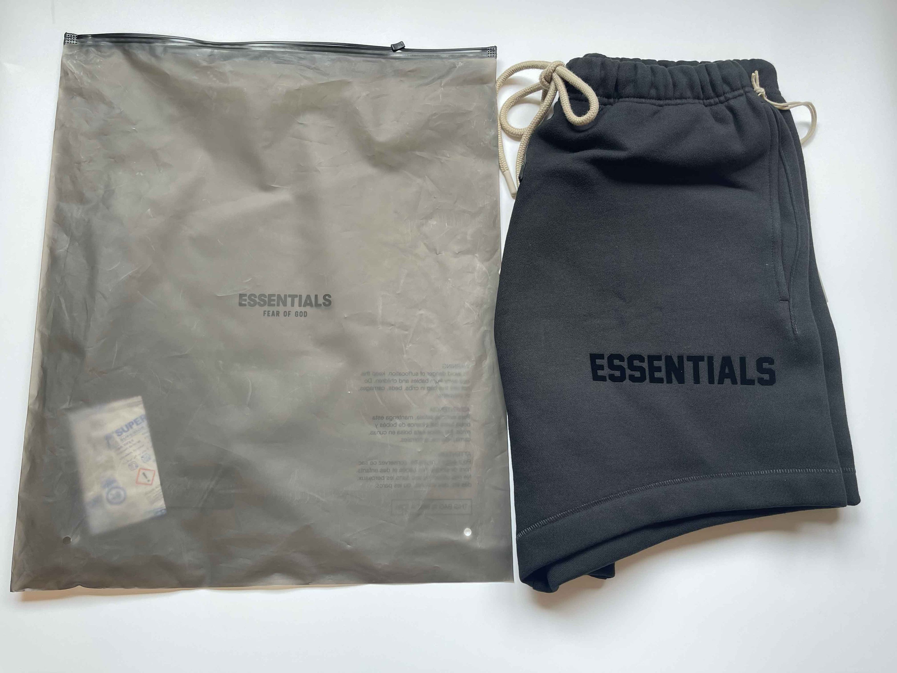 Essentials Fear of God Essentials Sweatshort Jet Black (XS) Size US 30 / EU 46 - 4 Thumbnail