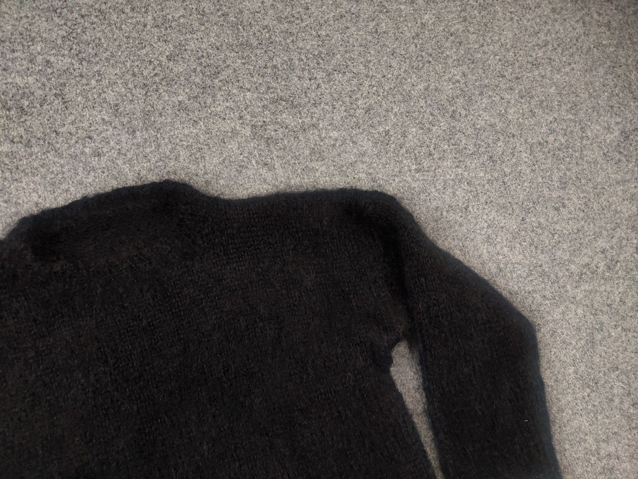 Vintage Vintage 90's Black Fuzzy Mohair Hand Knit Oversized Sweater Size M / US 6-8 / IT 42-44 - 3 Thumbnail