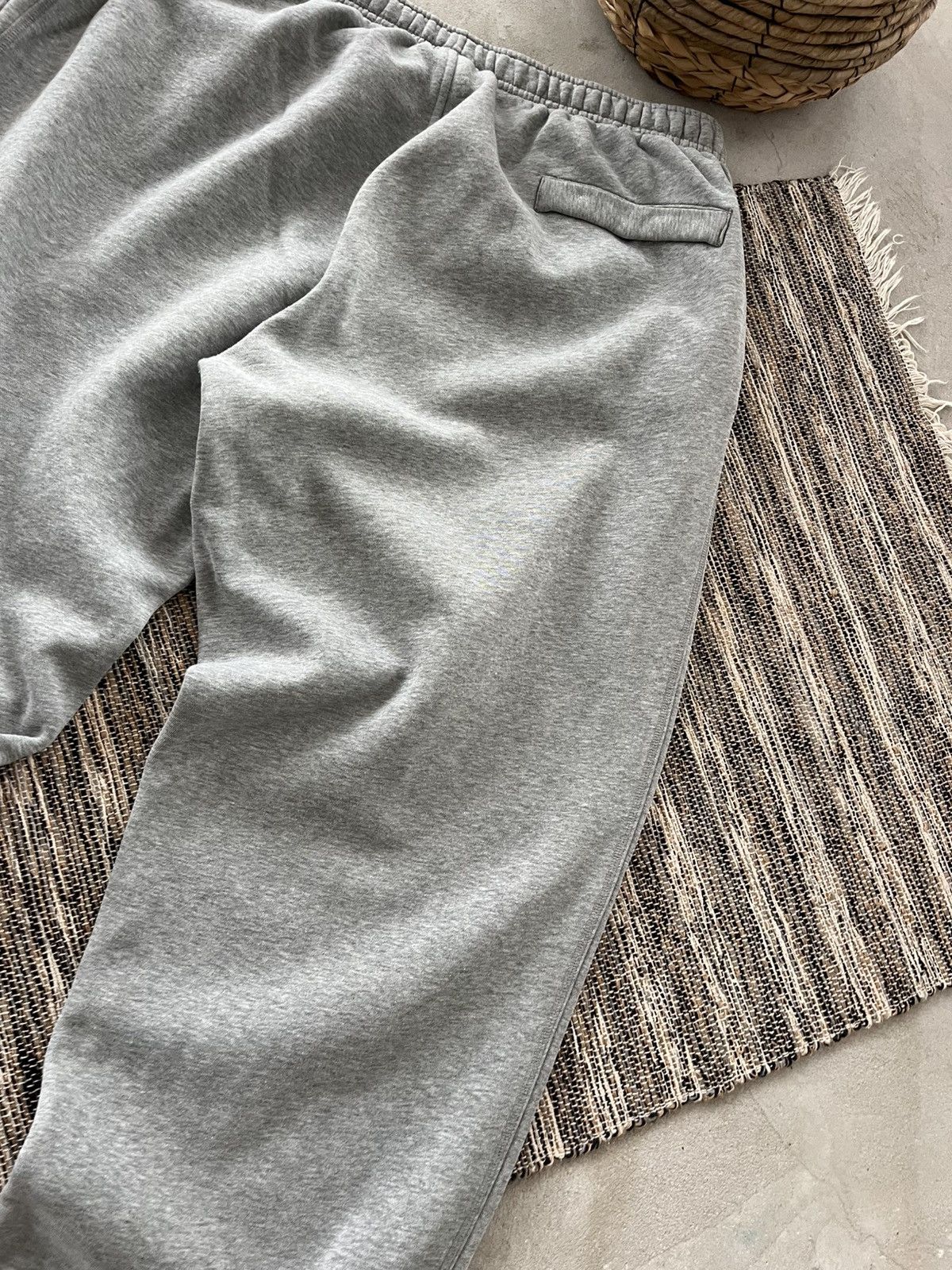 Nike 00s Vintage Nike Grey Sportswear Baggy Sweatpants Y2K Size US 38 / EU 54 - 14 Thumbnail