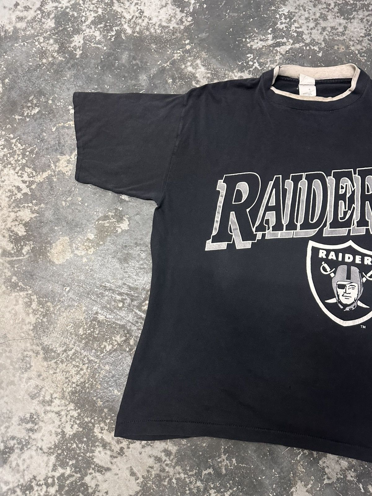 NFL × Vintage Vintage 90s Raiders T-Shirt Oakland Raiders NFL Tee Size US XL / EU 56 / 4 - 2 Thumbnail