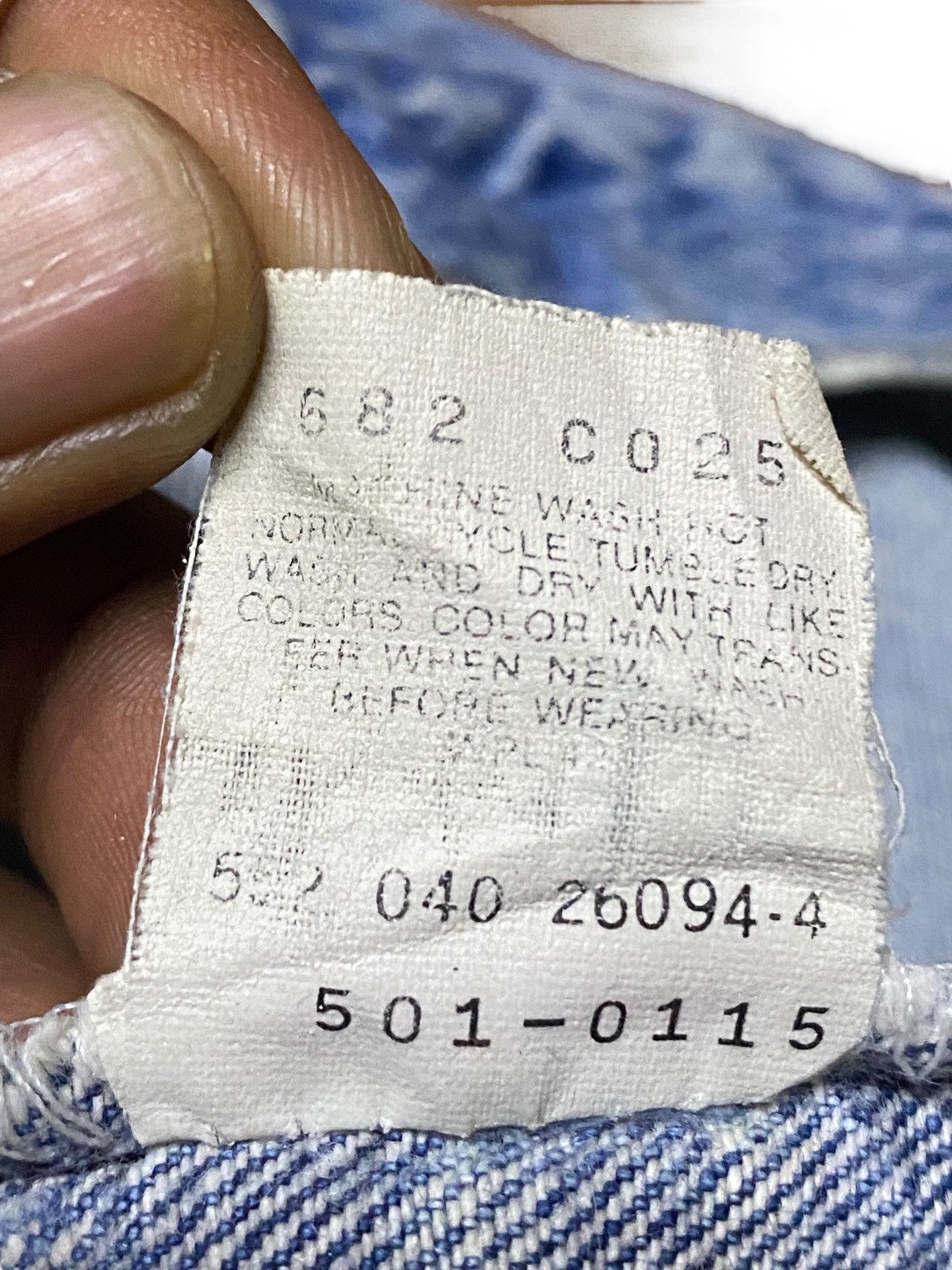Levi's Levi’s 501 Distressed Light Wash Straight USA Vintage Size US 32 / EU 48 - 19 Thumbnail
