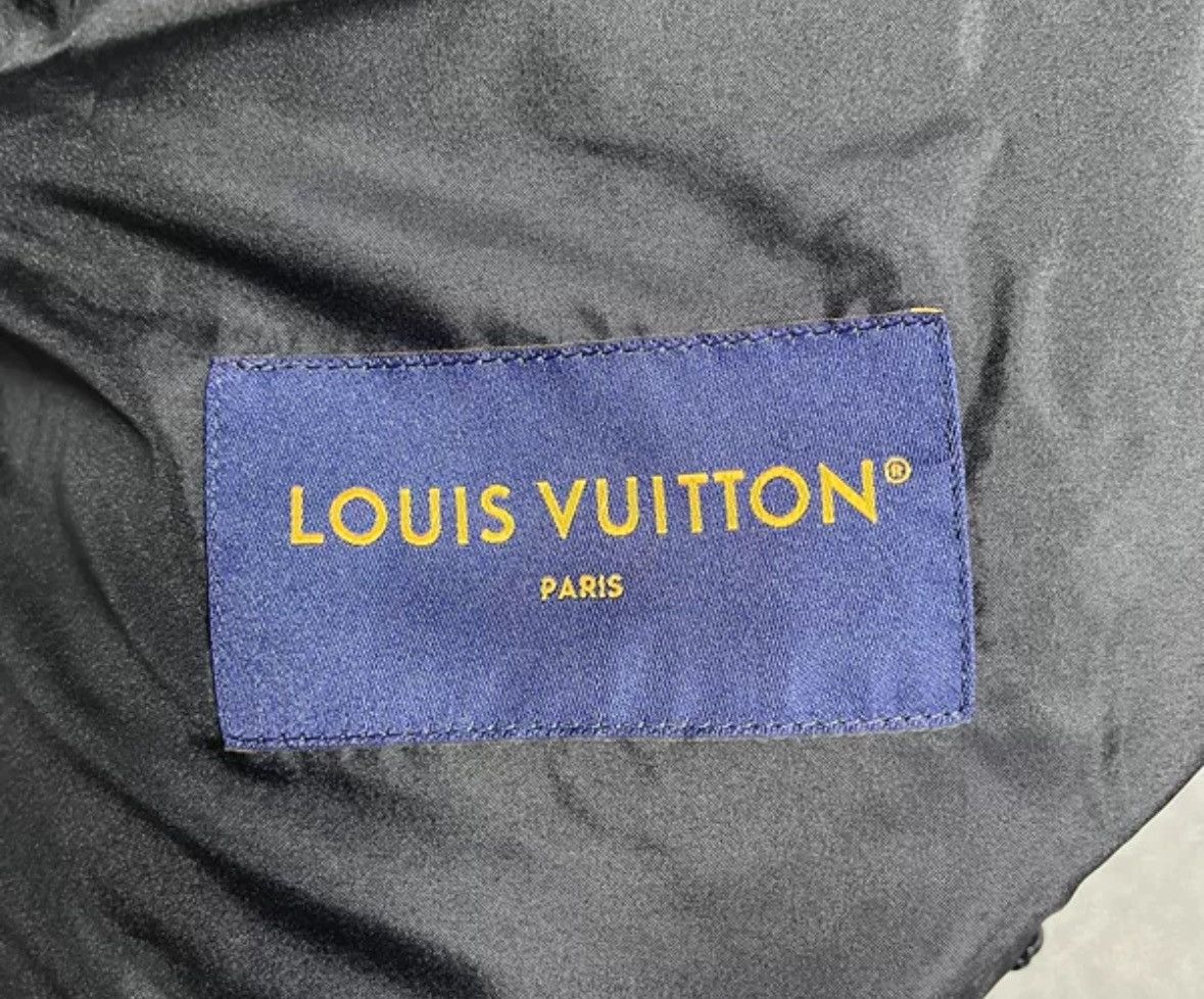 Louis Vuitton Louis Vuitton's latest black signature printed logo jacket Size US M / EU 48-50 / 2 - 3 Thumbnail